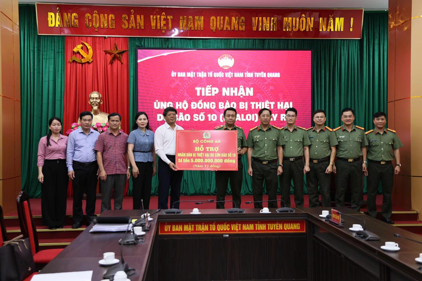SAN SẺ YÊU THƯƠNG CÙNG NHÂN DÂN VÙNG THIÊN TAI