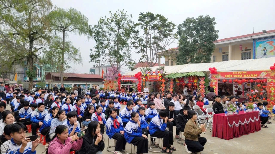 Trường THCS Vĩnh Tuy tổ chức hội chợ xuân gắn với giáo dục STEM