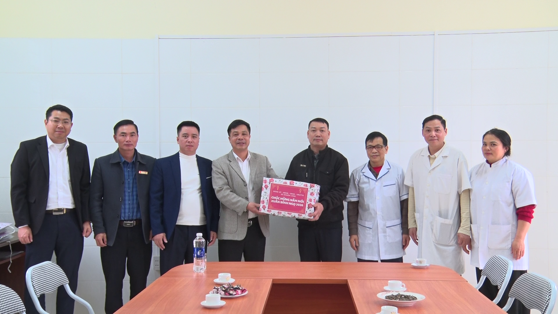 CÁC ĐỒNG CHÍ LÃNH ĐẠO XÃ KHUÔN LÙNG THĂM, CHÚC TẾT CÁC ĐƠN VỊ LÀM NHIỆM VỤ TRỰC TẾT BÍNH NGỌ NĂM 2026