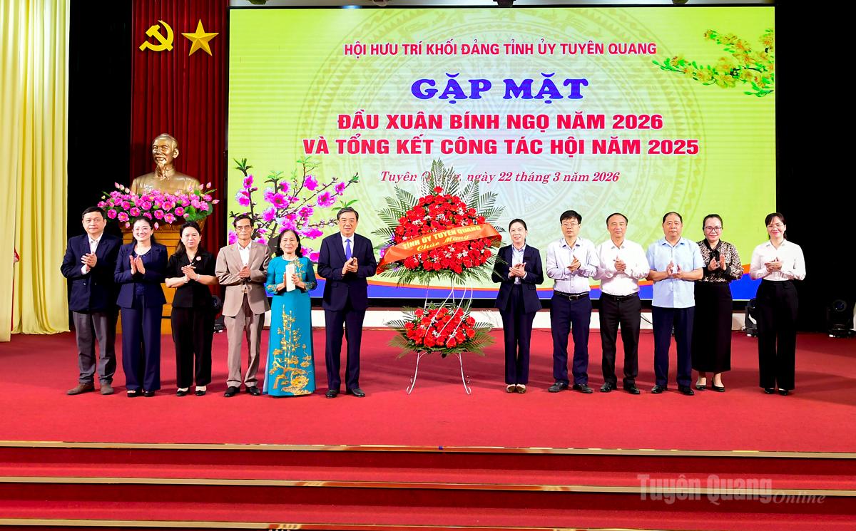 Phó Bí thư Thường trực Tỉnh ủy Lê Thị Kim Dung tham dự gặp mặt đầu Xuân Hội Hưu trí khối Đảng Tỉnh ủy