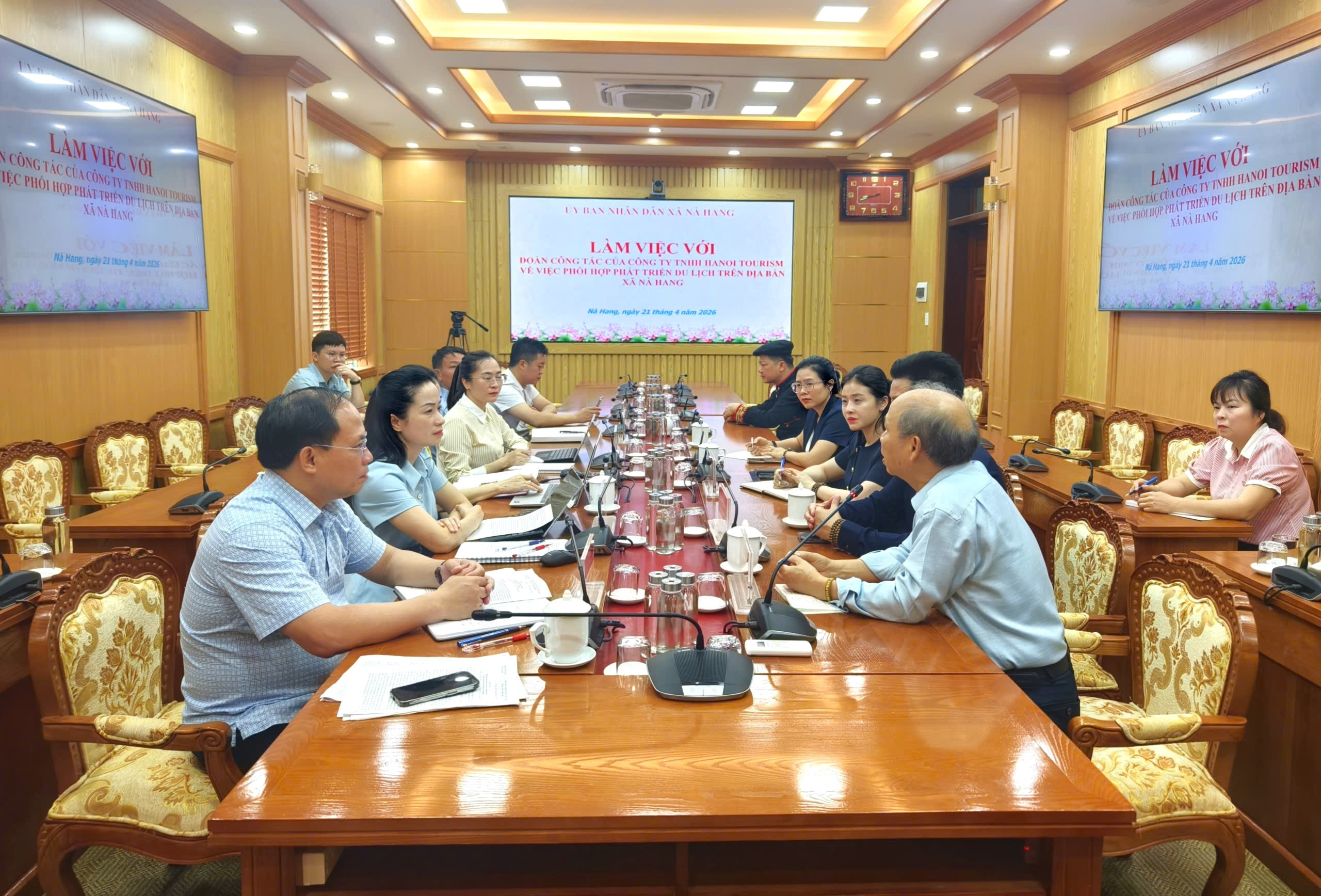 Xã Nà Hang làm việc với Công ty Cổ phần đầu tư Du lịch Hà Nội về phối hợp phát triển du lịch trên địa bàn