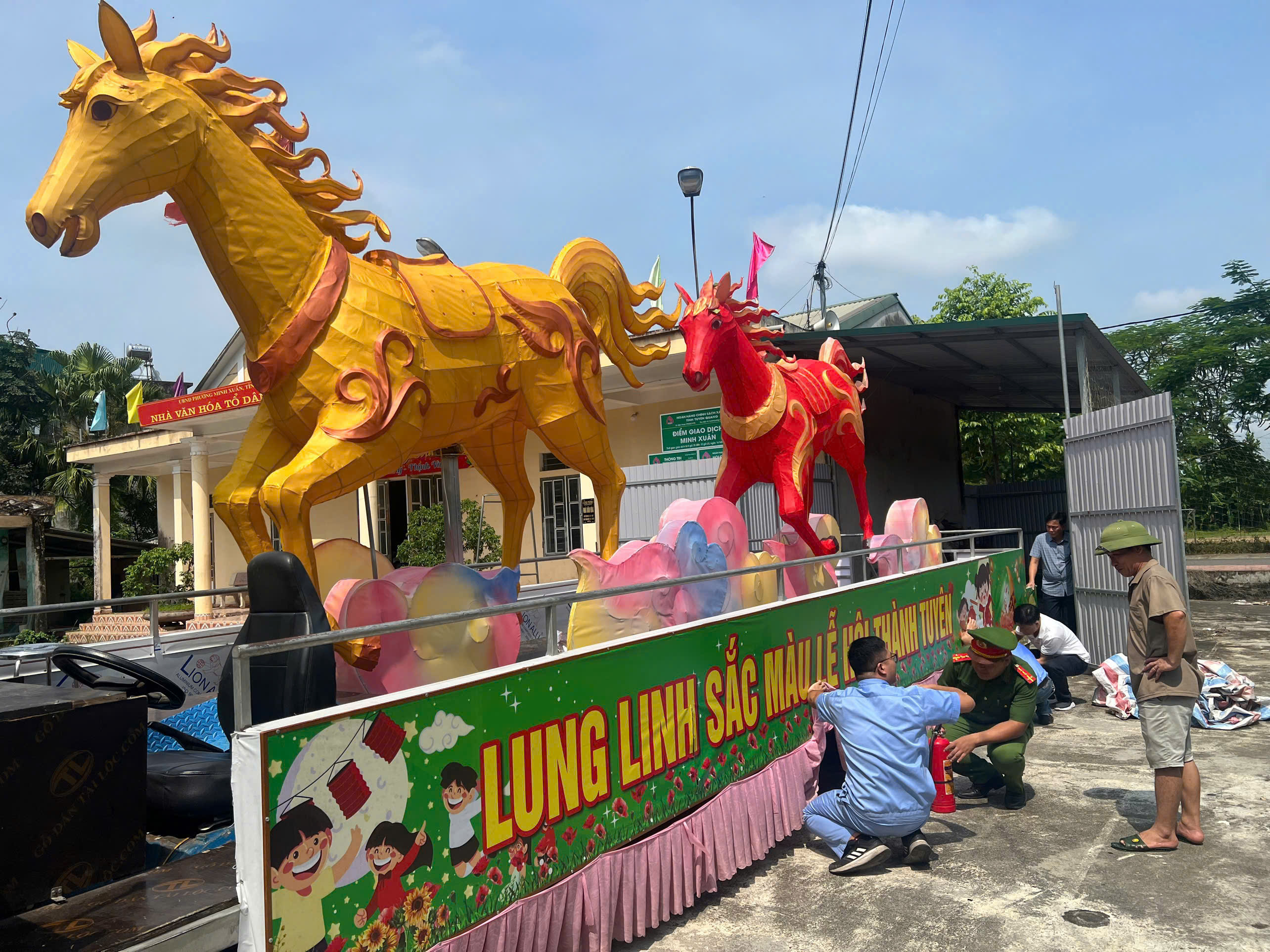 CÔNG AN PHƯỜNG MINH XUÂN KIỂM TRA, BẢO ĐẢM AN TOÀN CÁC MÔ HÌNH THAM GIA DIỄU HÀNH LỄ HỘI THÀNH TUYÊN NĂM 2026