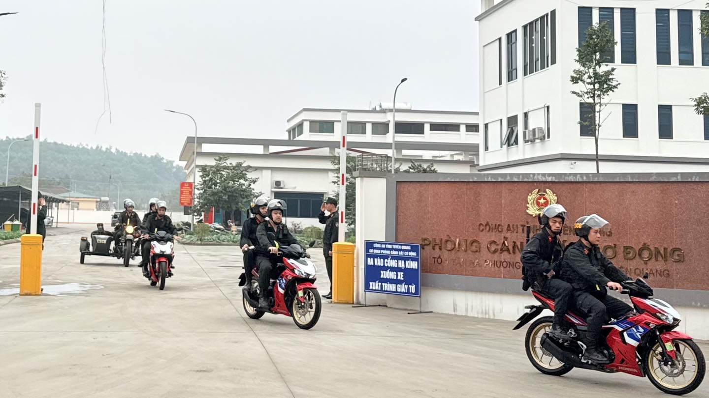 LỰC LƯỢNG CẢNH SÁT CƠ ĐỘNG QUYẾT TÂM BẢO ĐẢM TUYỆT ĐỐI AN NINH TRẬT TỰ TẾT NGUYÊN ĐÁN BÍNH NGỌ