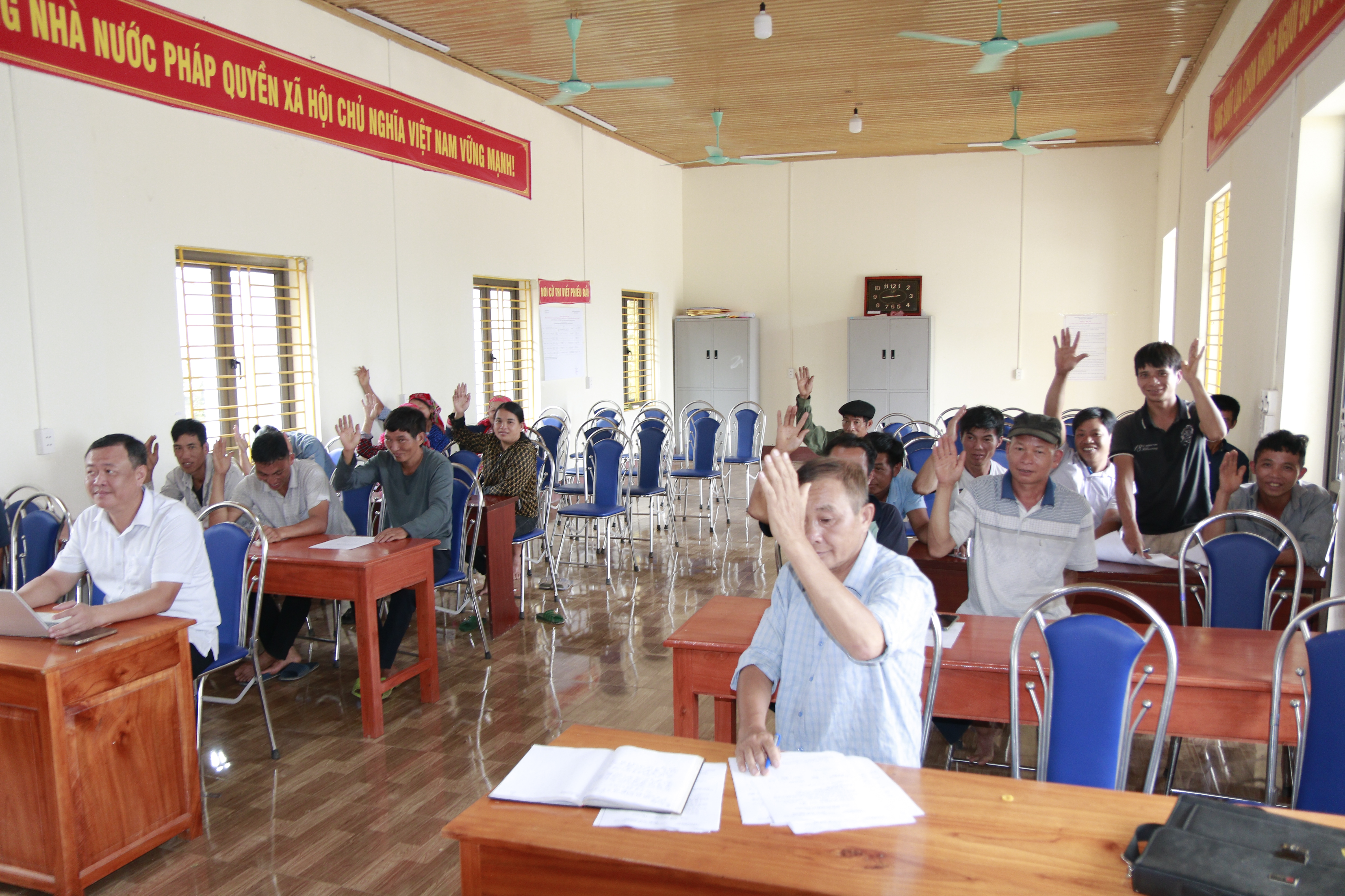 Hội nghị lấy ý kiến cử tri về Đề án sắp xếp sắp xếp, tổ chức lại thôn trên địa bàn xã Tân Quang