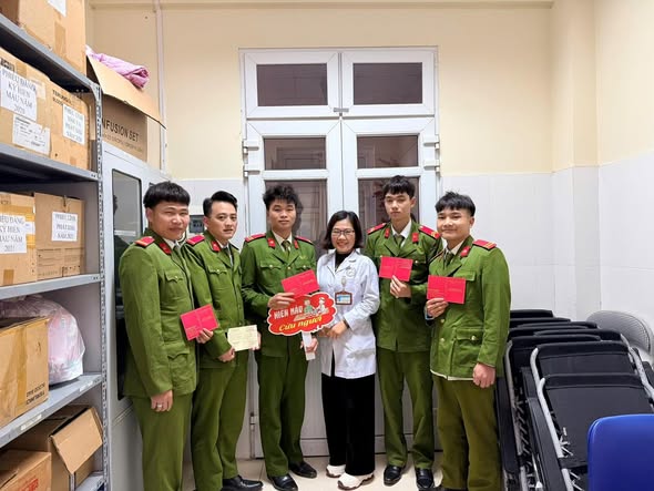 “ẤM LÒNG” CHIẾN SĨ CÔNG AN KỊP THỜI HIẾN MÁU CỨU NGƯỜI