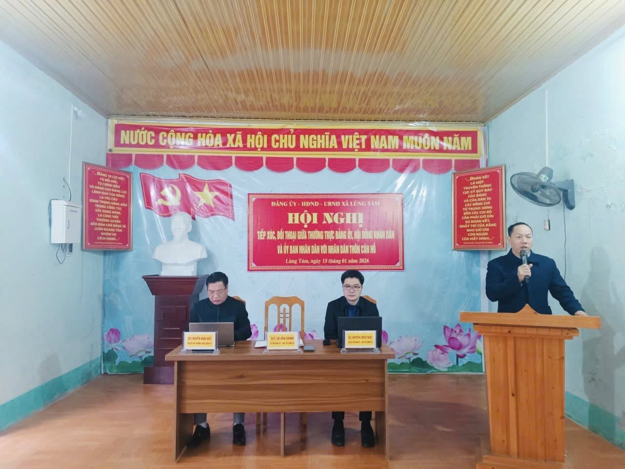 THƯỜNG TRỰC ĐẢNG ỦY, HỘI ĐỒNG NHÂN DÂN VÀ ỦY BAN NHÂN DÂN XÃ LÙNG TÁM ĐỐI THOẠI TRỰC TIẾP VỚI NHÂN DÂN THÔN CÁN HỒ