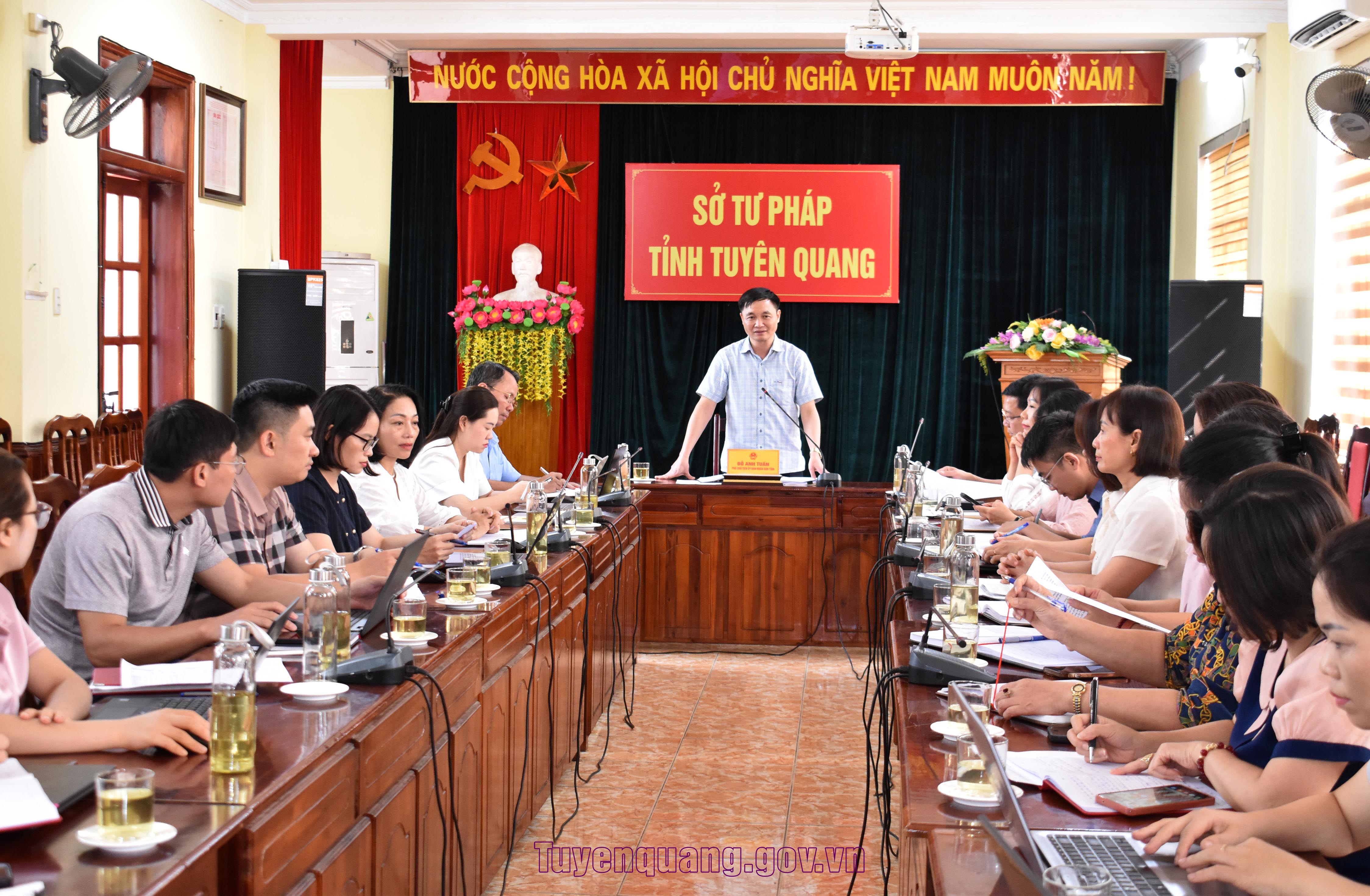 Phó Chủ tịch UBND tỉnh Đỗ Anh Tuấn làm việc với Sở Tư pháp