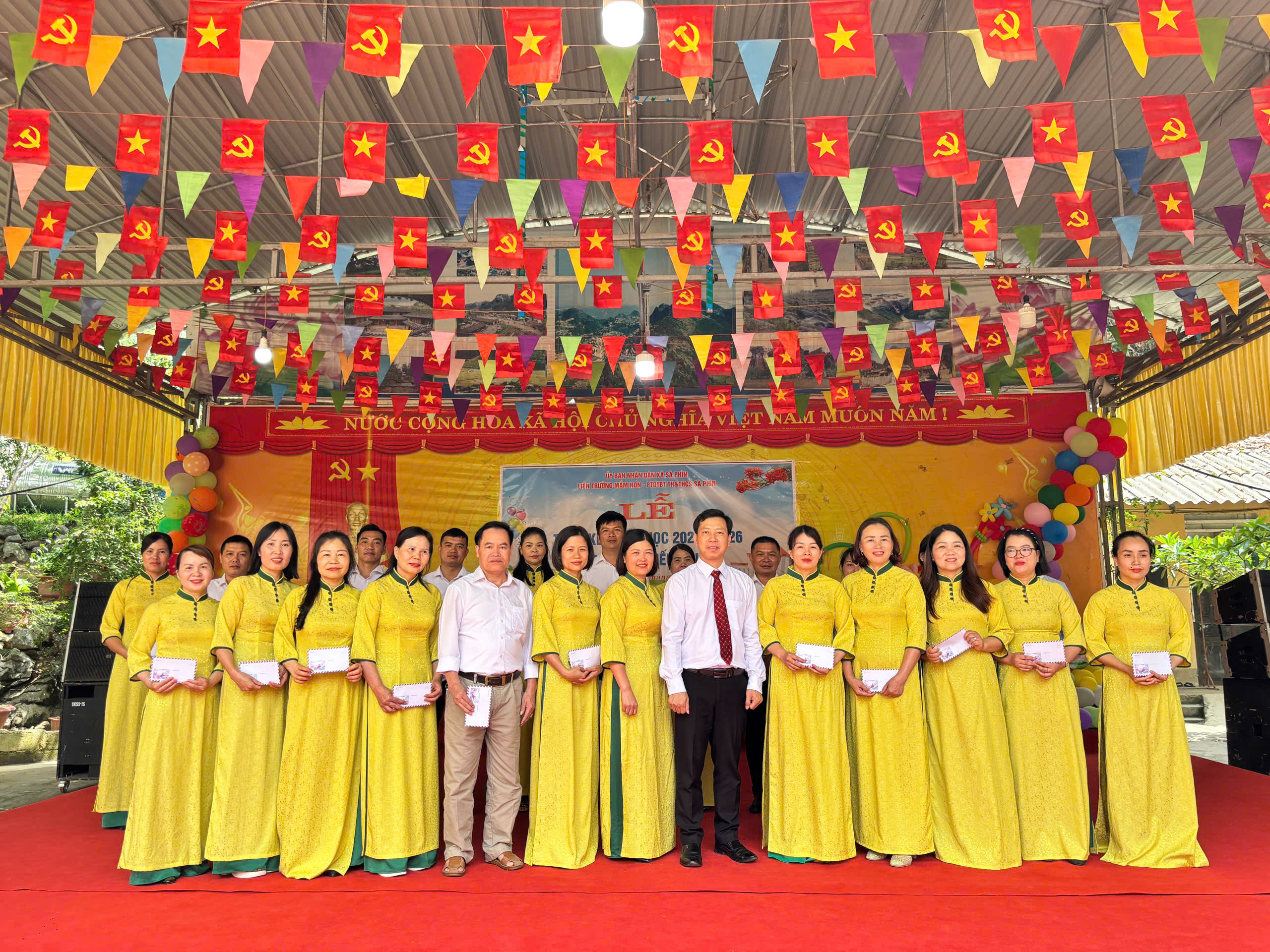 nhạn thưởng 1.jpg