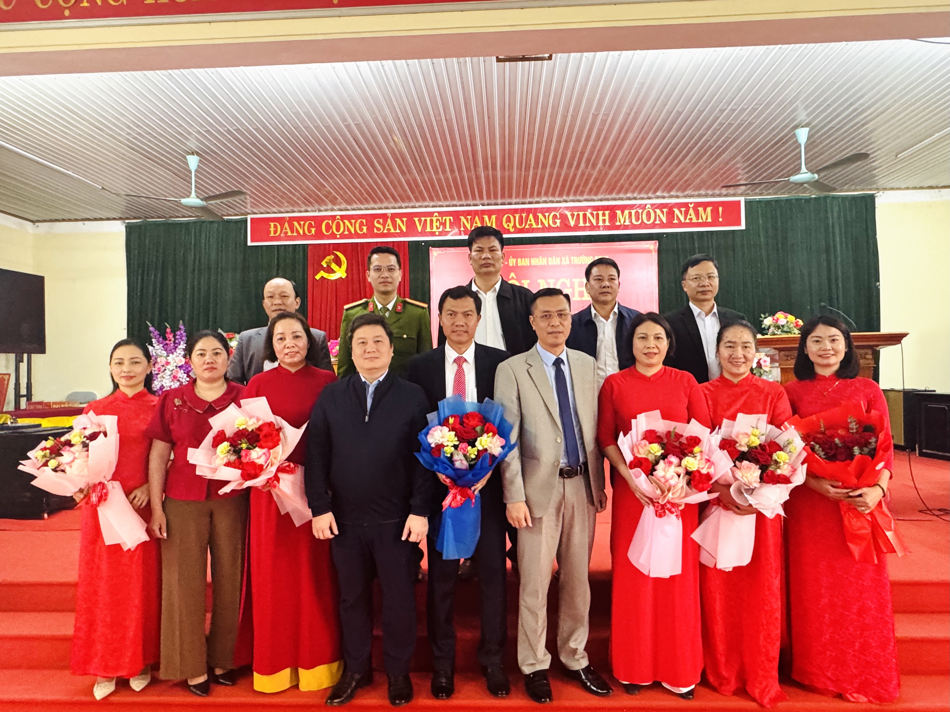 Đảng ủy, Ủy ban nhân dân xã Trường Sinh tổ chức Hội nghị công bố các Quyết định về công tác cán bộ