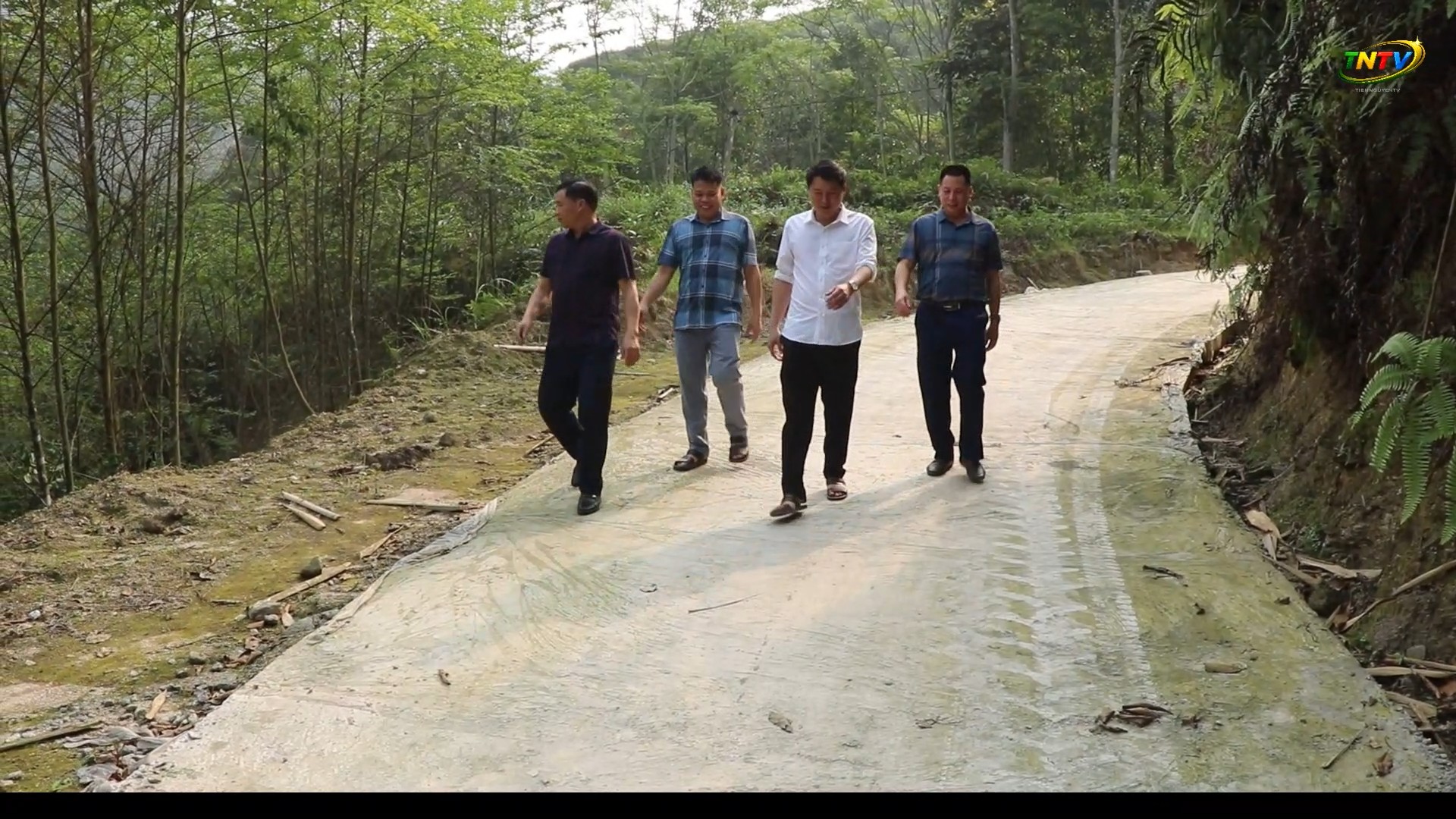 HĐND giám sát tuyến đường Trung Thành đi Hồ Thầu và tiến độ xây dựng Trường Tiểu học