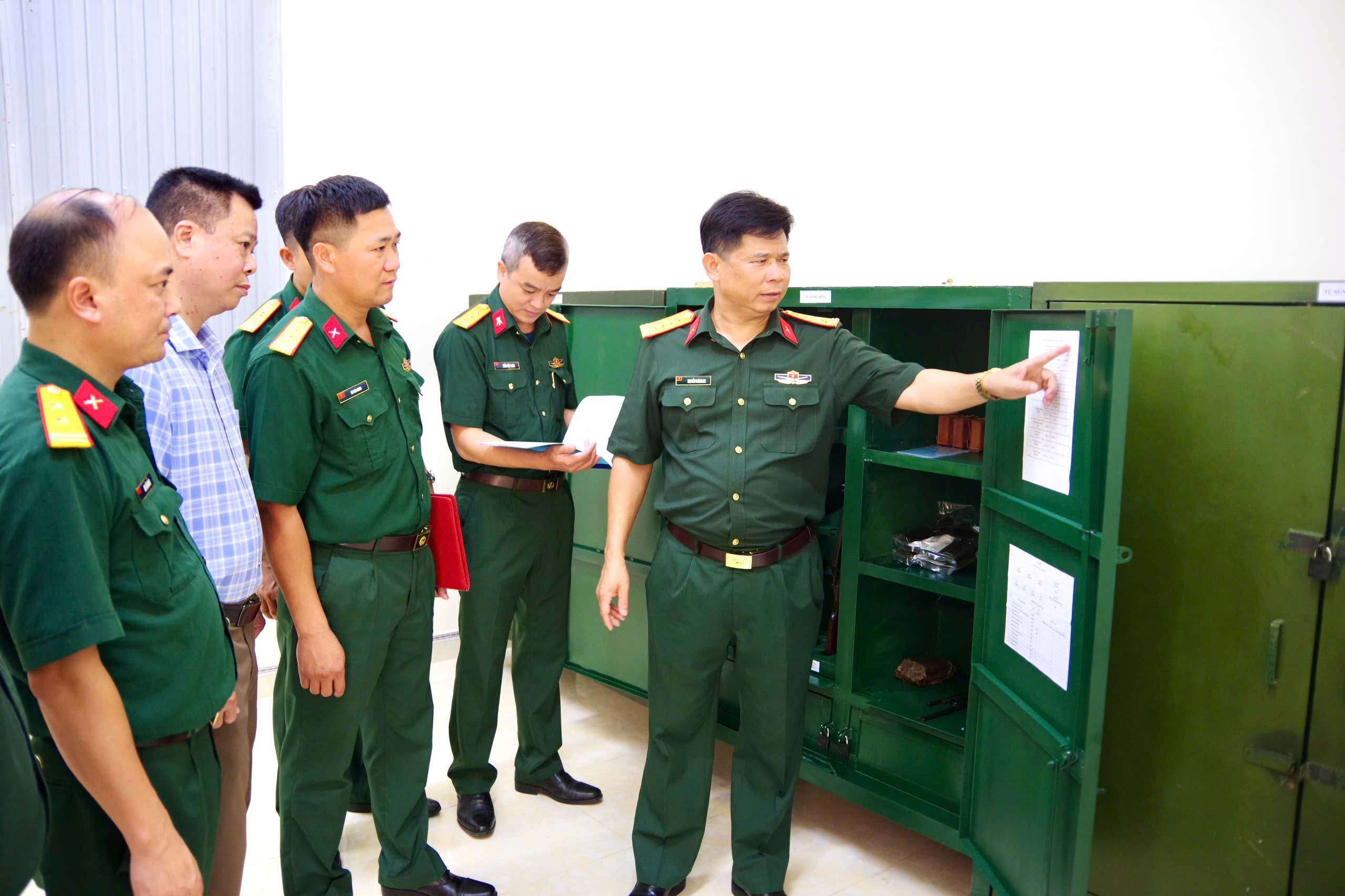 Đoàn công tác số 6 của Bộ CHQS tỉnh Tuyên Quang kiểm tra toàn diện nhiệm vụ quân sự, quốc phòng đối với Ban CHQS xã Tân Thanh