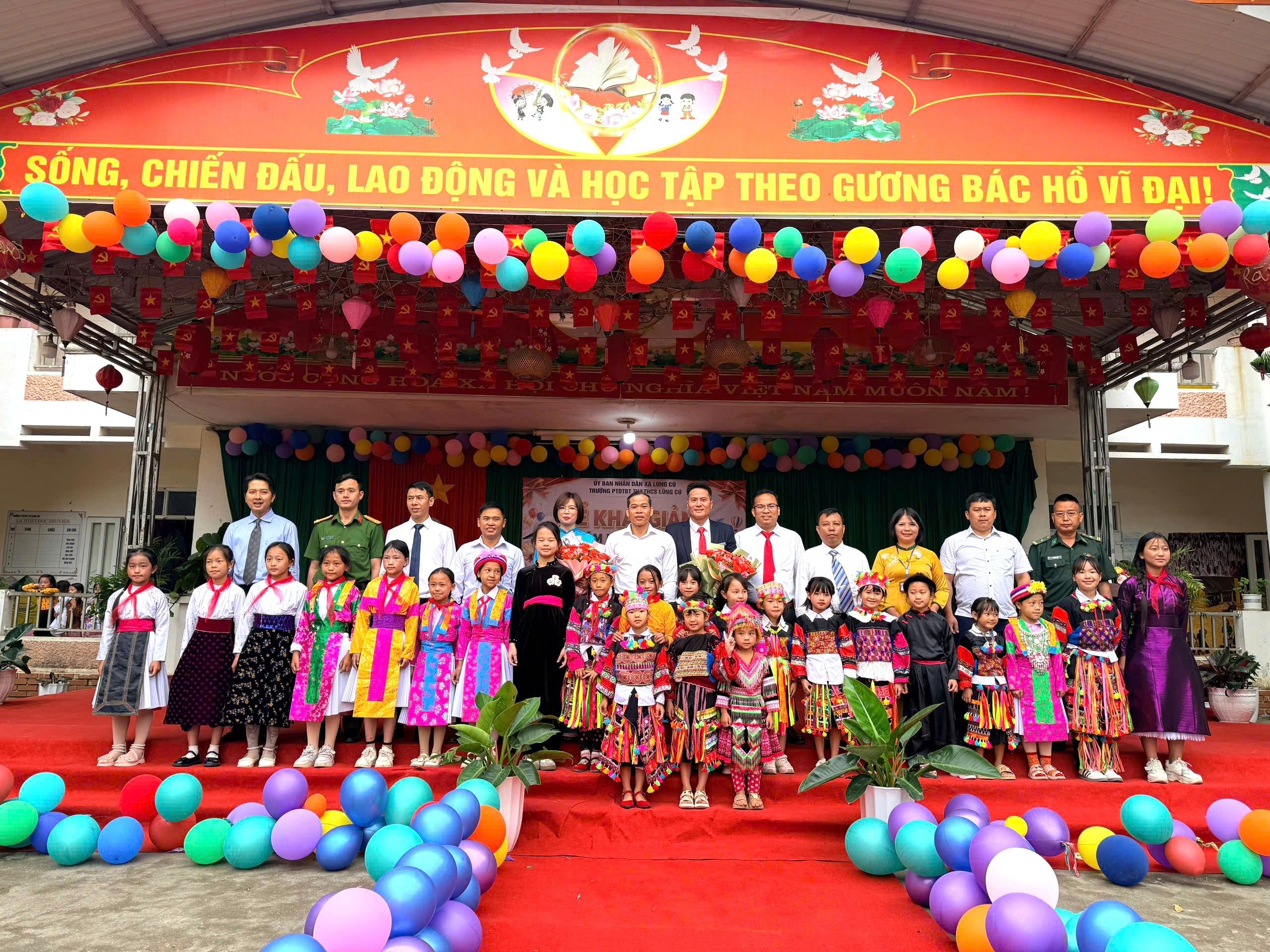 NGÀY KHAI TRƯỜNG NƠI CỰC BẮC TỔ QUỐC