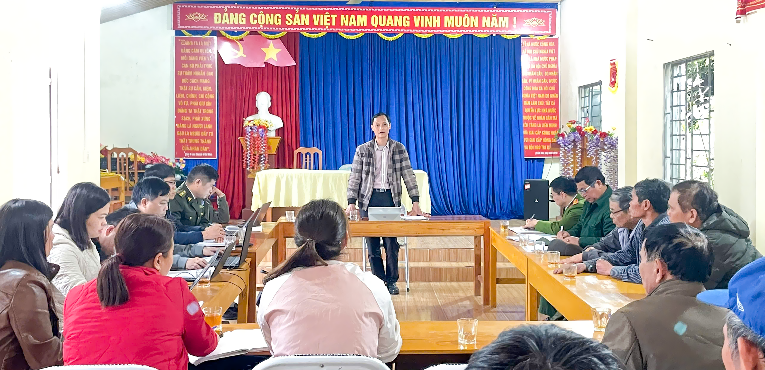 UBND XÃ QUANG BÌNH TỔ CHỨC LÀM VIỆC GIẢI QUYẾT ĐƠN KIẾN NGHỊ CỦA CÁC HỘ DÂN THÔN TÂN TIẾN 