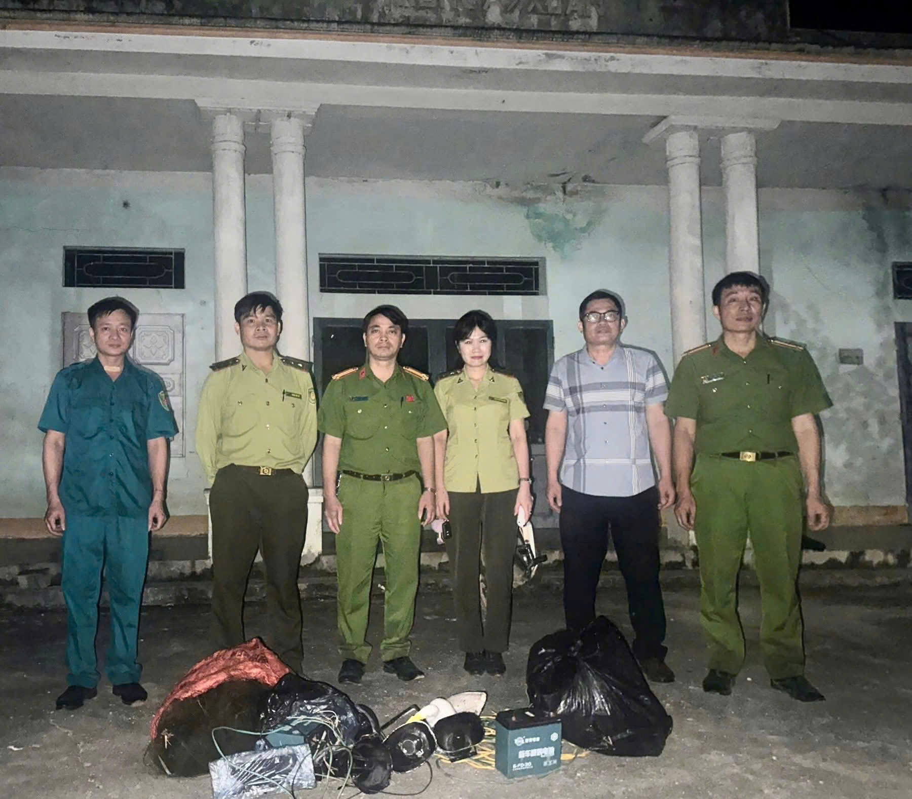 NGĂN CHẶN NẠN SĂN BẮT CHIM HOANG DÃ - LỰC LƯỢNG CHỨC NĂNG THU GIỮ HÀNG LOẠT DỤNG CỤ VI PHẠM