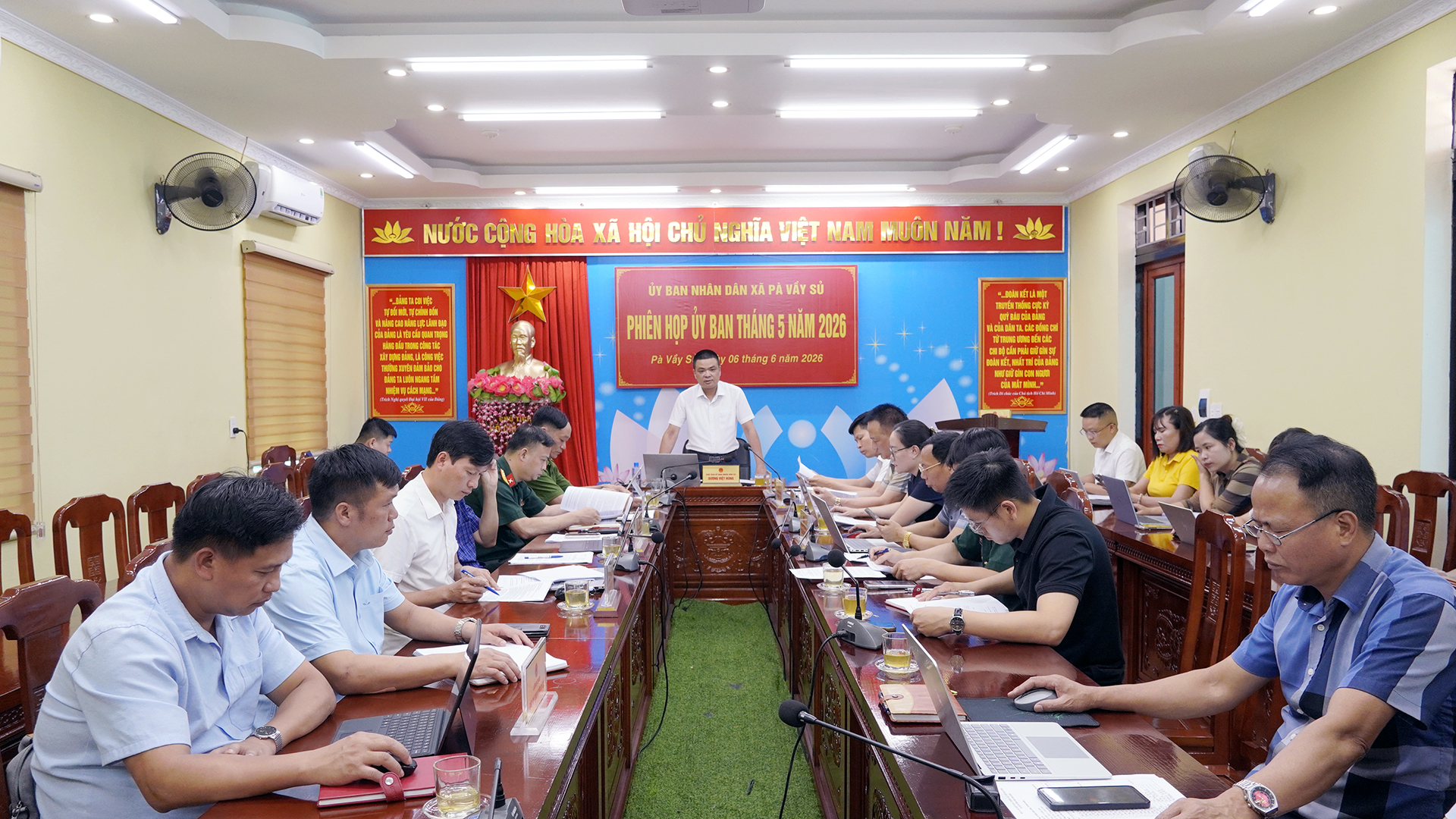 phi&ecirc;n họp UBND x&atilde; T5 (3).JPG