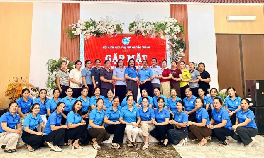 Hội Liên hiệp Phụ nữ xã Bắc Quang tổ chức gặp mặt, chia tay các đồng chí Chi hội trưởng phụ nữ thôn thôi tham gia công tác Hội