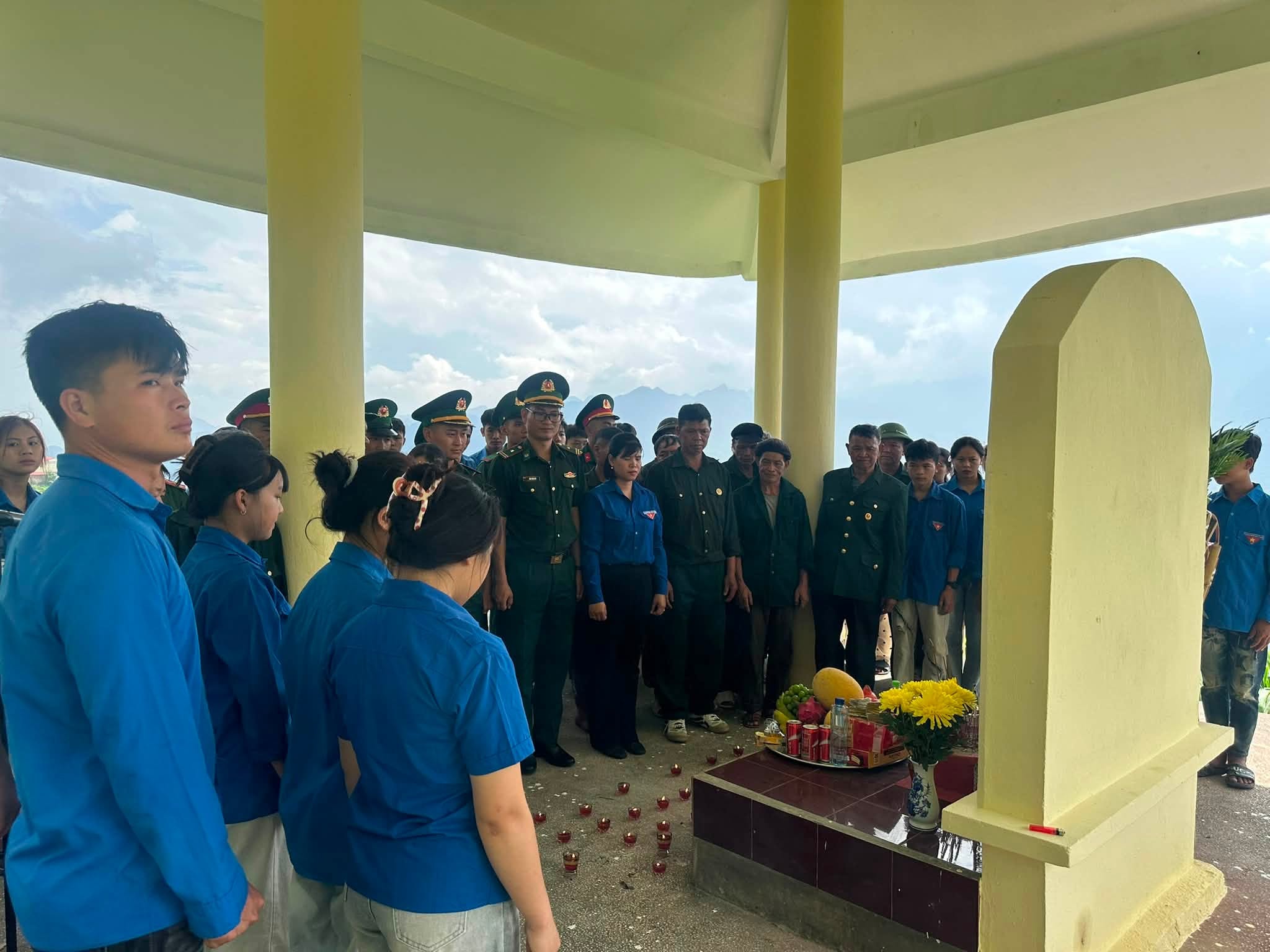 Đoàn xã Nghĩa Thuận tổ chức Lễ thắp nến tri ân các anh hùng Liệt sĩ nhân kỷ niệm 79 năm ngày Thương binh Liệt sĩ