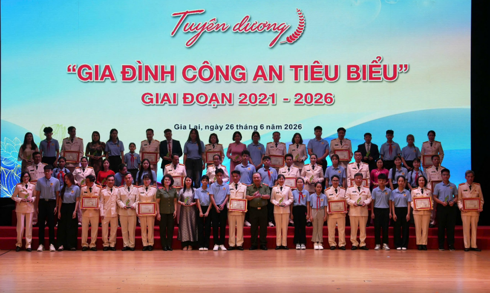GẶP MẶT, TÔN VINH 58 GIA ĐÌNH CÔNG AN TIÊU BIỂU
