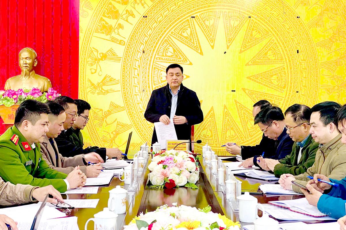 ĐOÀN KIỂM TRA SỐ 12 CỦA TỈNH KIỂM TRA CÔNG TÁC BẦU CỬ TẠI XÃ LÙNG TÁM