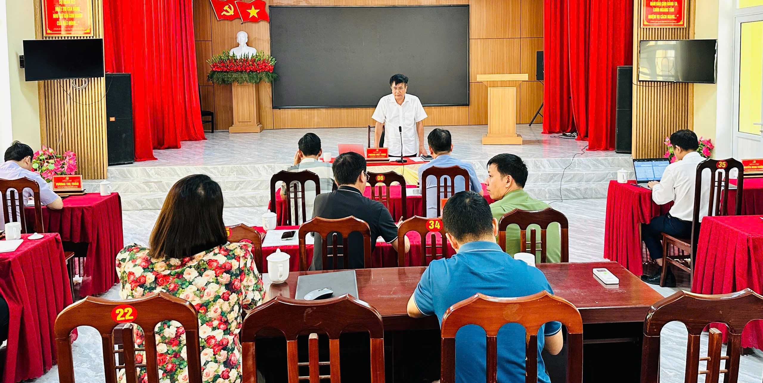 XÃ THANH THỦY TỔ CHỨC HỘI NGHỊ CHUYÊN ĐỀ VỀ CÔNG TÁC GIẢI PHÓNG MẶT BẰNG KHU NÀ LA. 