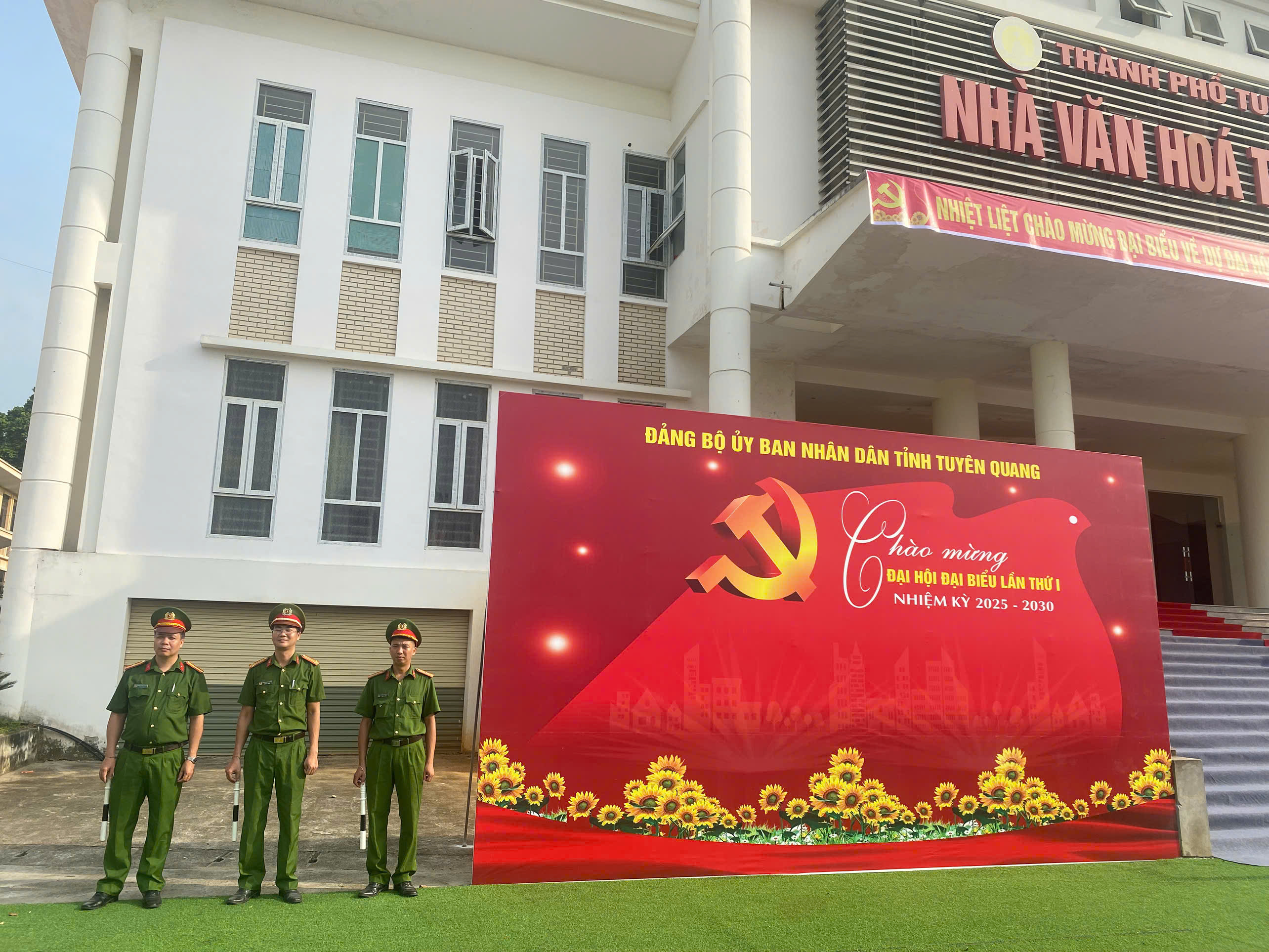 ĐẢM BẢO AN NINH AN TOÀN ĐẠI HỘI ĐẠI BIẾU ĐẢNG BỘ ỦY BAN NHÂN DÂN TỈNH TUYÊN QUANG, LÀN THỨ I
