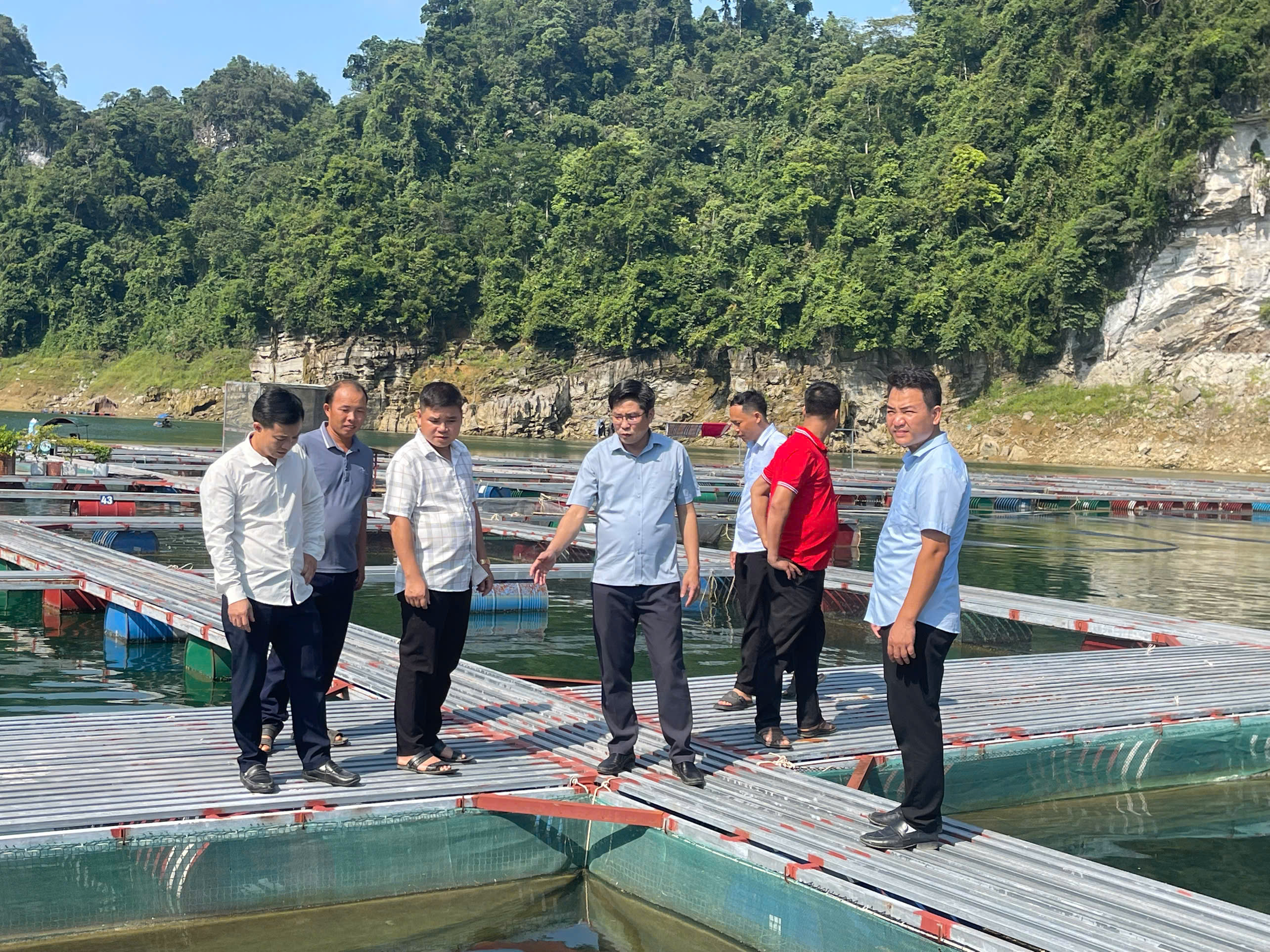 THĂM QUAN, HỌC TẬP KINH NGHIỆM CÁC MÔ HÌNH PHÁT TRIỂN KINH TẾ HIỆU QUẢ TẠI XÃ THƯỢNG LÂM