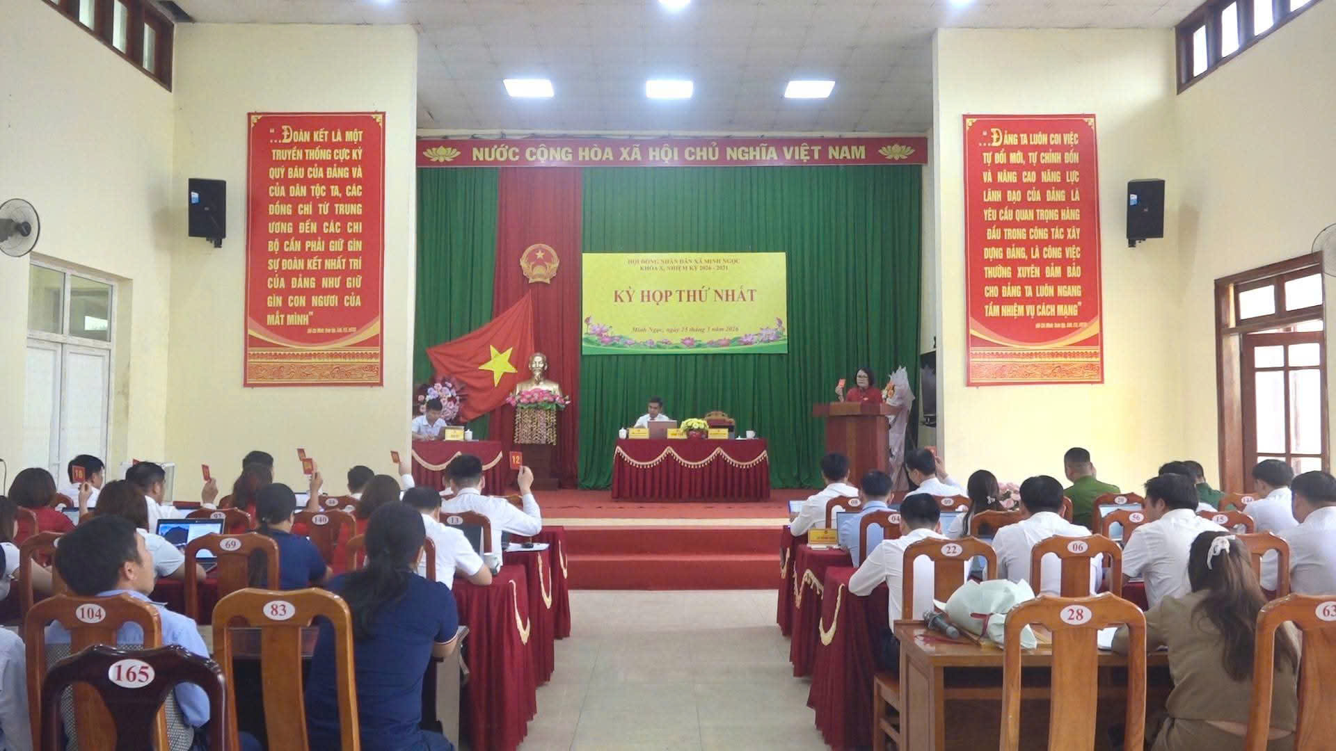 Khai mạc kỳ họp.jpg