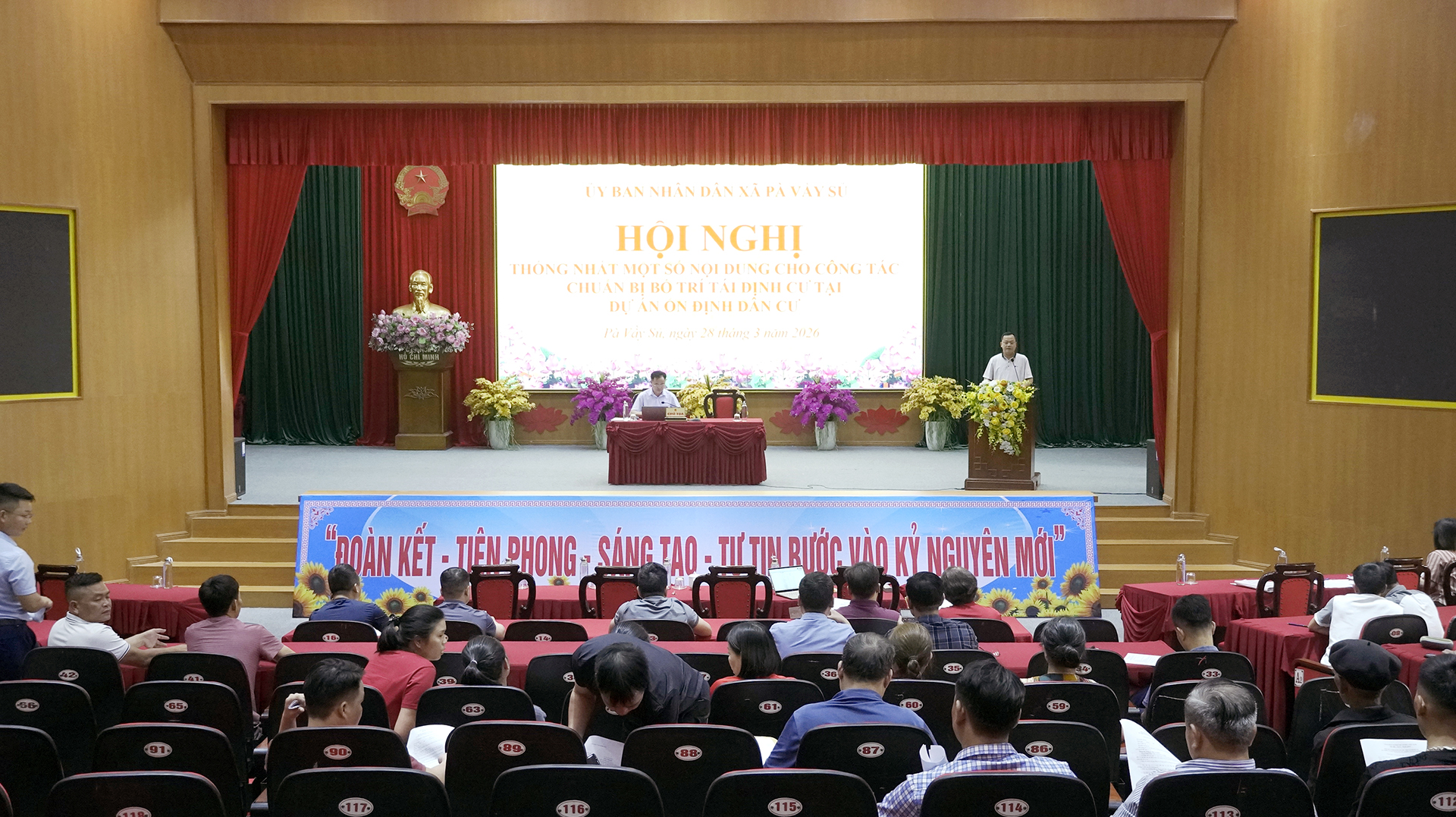 họp t&aacute;i định cư (2).JPG