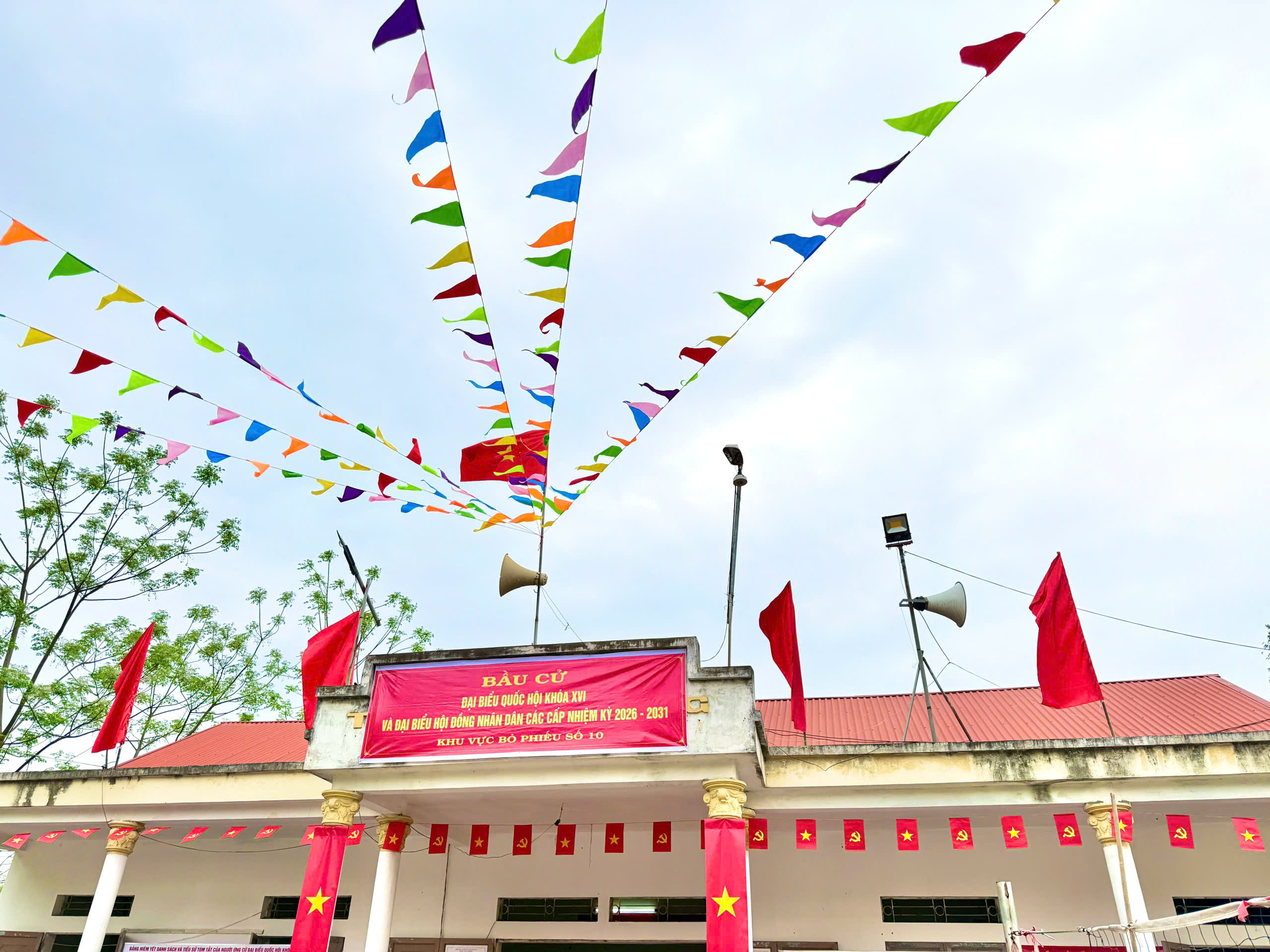  Sơn Dương đẩy mạnh tuyên truyền bầu cử qua hệ thống loa truyền thanh và tuyên truyền lưu động