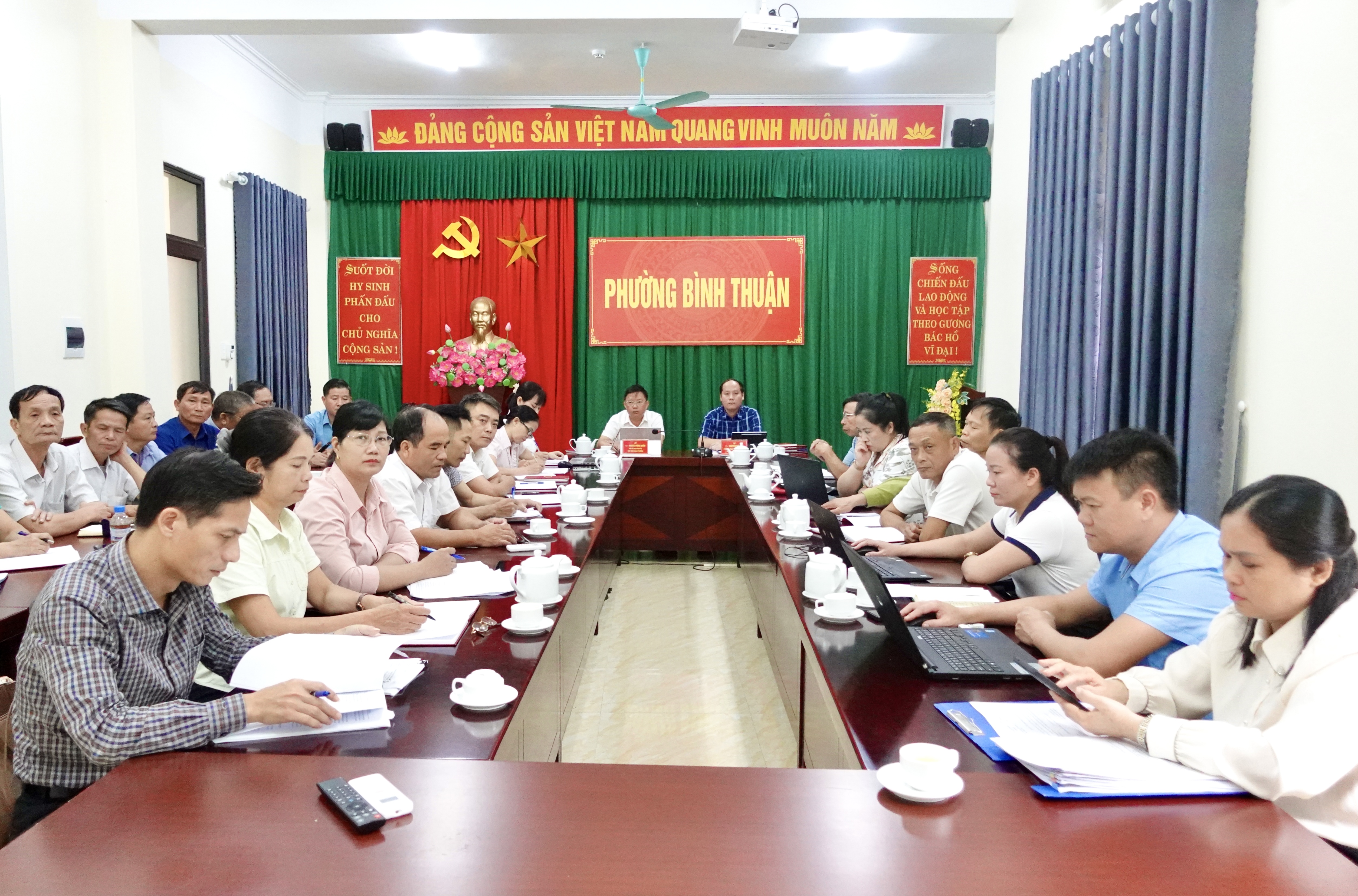 PHƯỜNG BÌNH THUẬN THAM DỰ HỘI NGHỊ TOÀN QUỐC QUÁN TRIỆT, TRIỂN KHAI THỰC HIỆN NGHỊ QUYẾT HỘI NGHỊ LẦN THỨ BA BAN CHẤP HÀNH TRUNG ƯƠNG ĐẢNG KHÓA XIV
