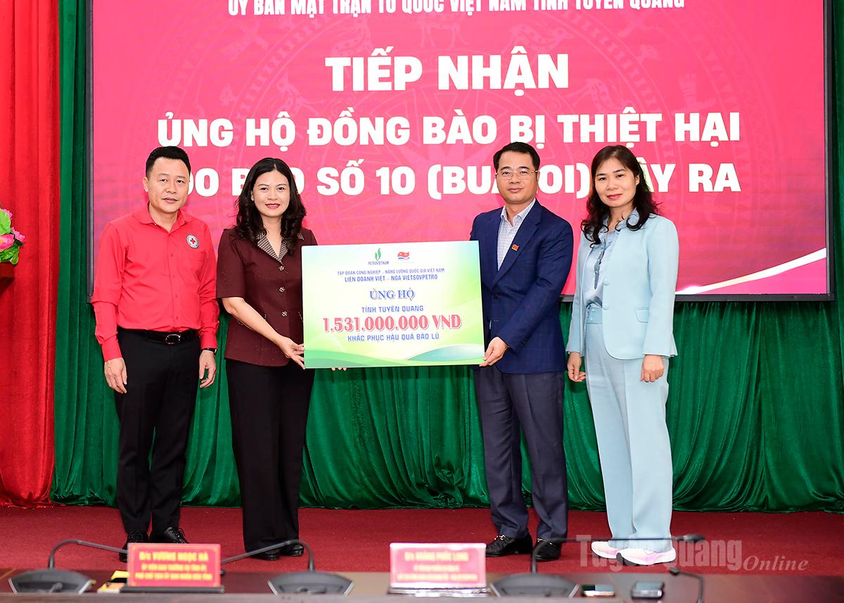 Phó Chủ tịch UBND tỉnh Vương Ngọc Hà tiếp đoàn công tác của Liên Đoàn dầu khí Vietsopetro thăm, hỗ trợ tỉnh khắc phục hậu quả thiên tai