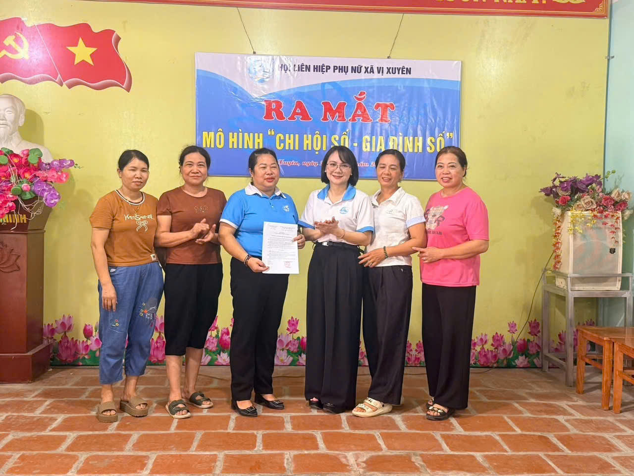 Ra mắt mô hình "Chi hội số - gia đình số" tại Chi hội phụ nữ thôn Vạt