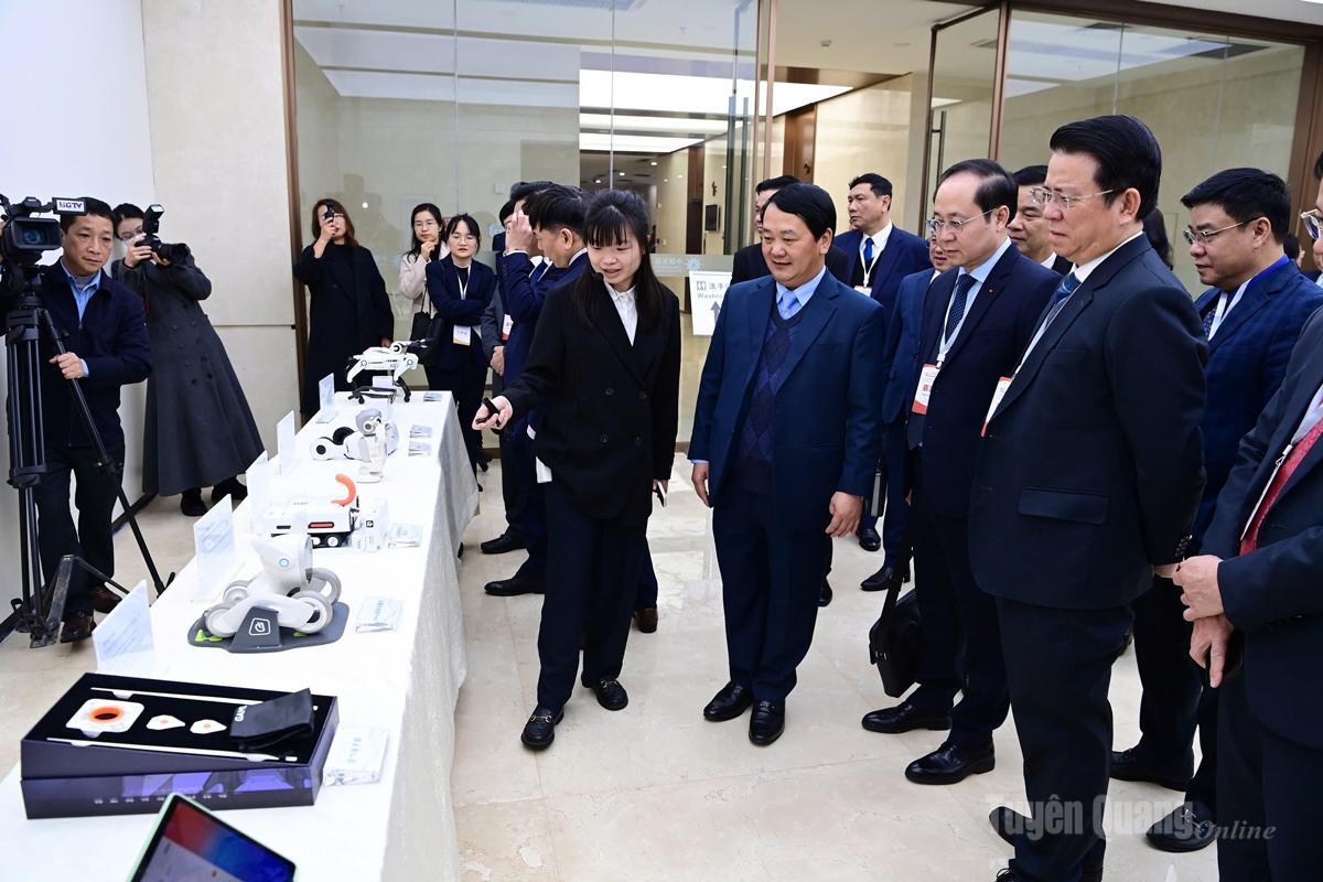 Đoàn đại biểu tỉnh Tuyên Quang tham quan, khảo sát Trung tâm Hợp tác ứng dụng trí tuệ nhân tạo Trung Quốc - ASEAN và Cảng thông tin Trung Quốc - ASEAN