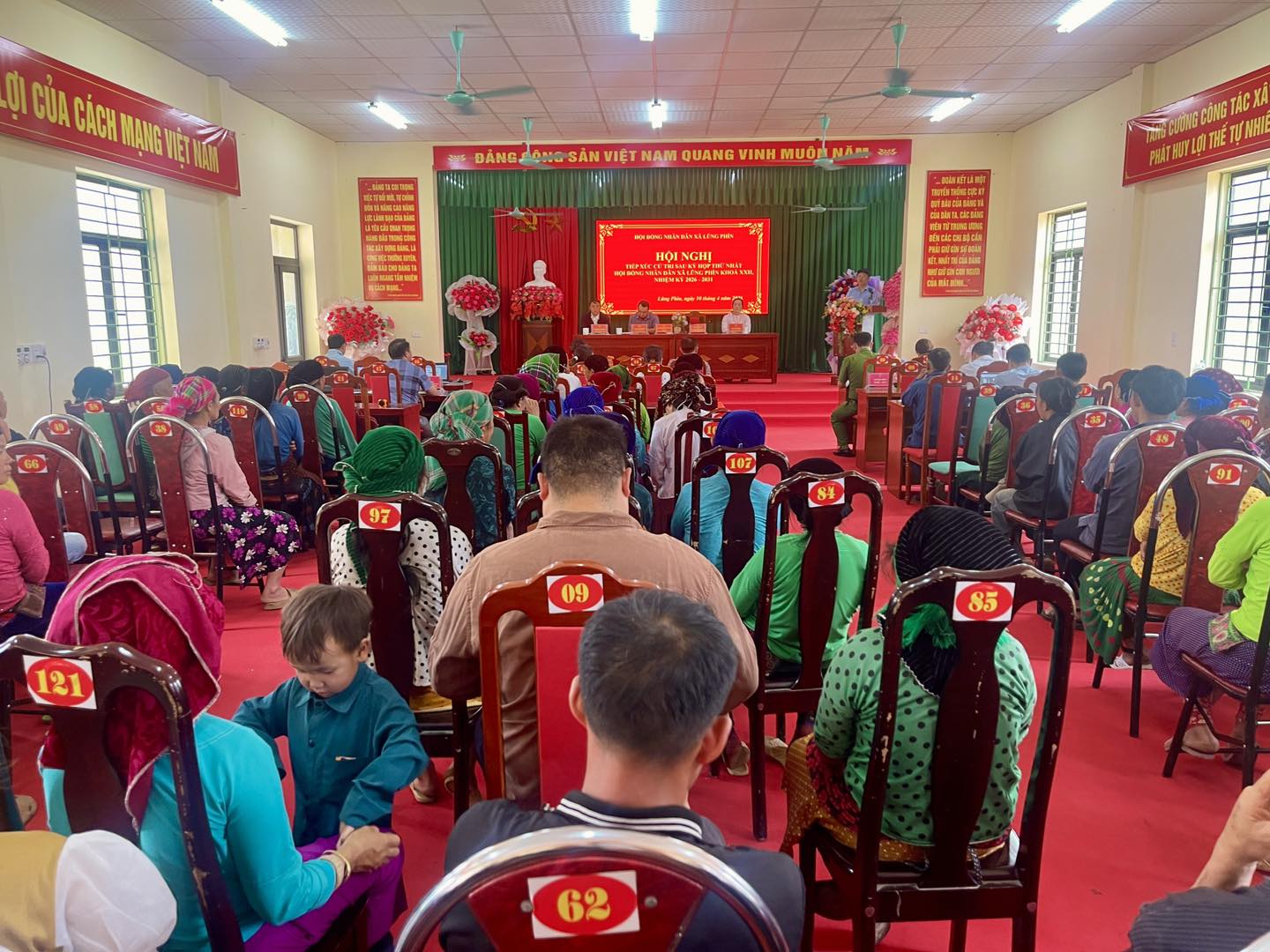 Tổ đại biểu HĐND số 3 - HĐND xã Lũng Phìn tiếp xúc cử tri với các thôn Phỉnh Cồ Ván, Chín Trù Ván, Há Súa, và Hố Quáng Phì.