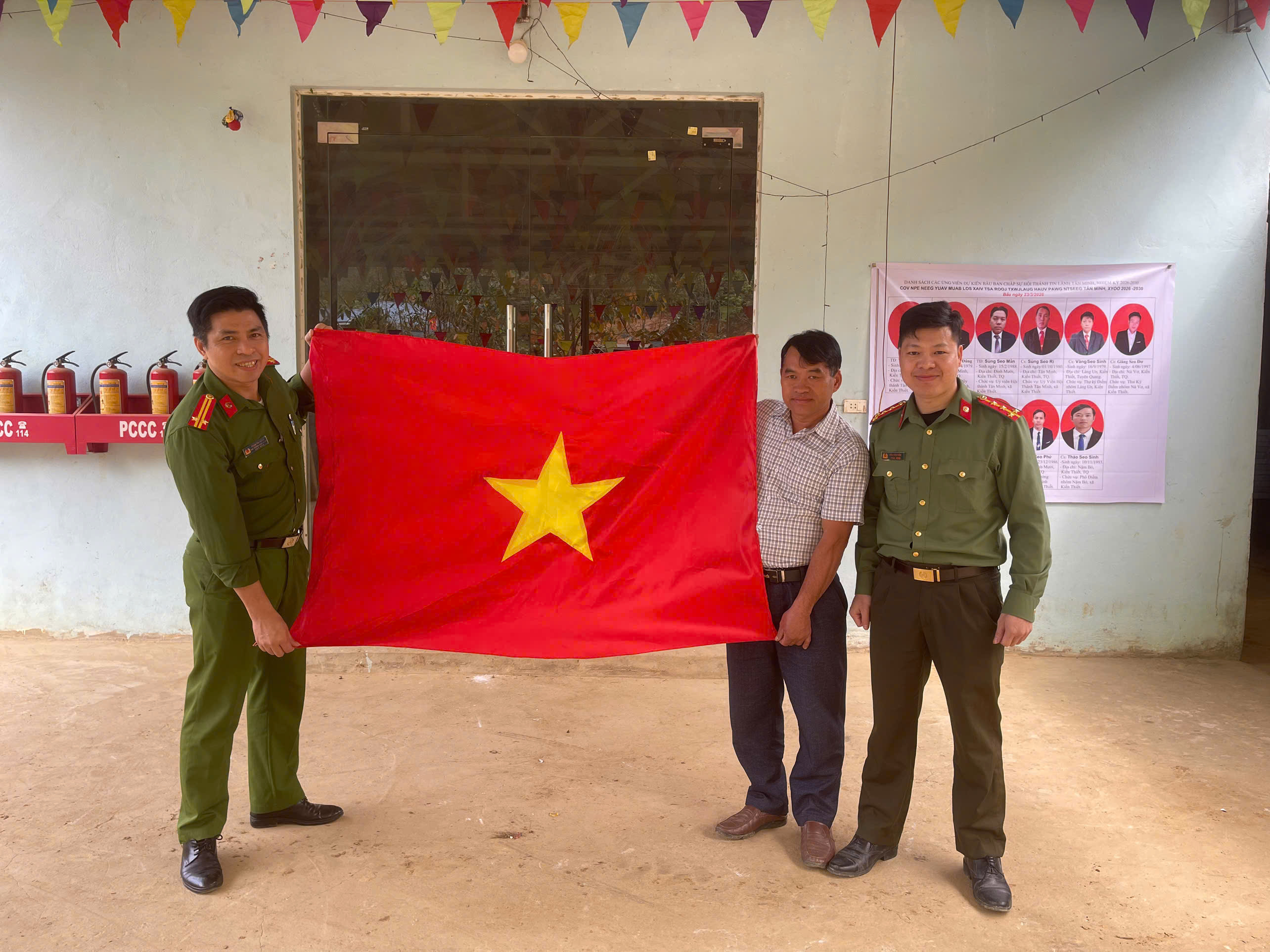 CÔNG AN XÃ KIẾN THIẾT TÍCH CỰC TUYÊN TRUYỀN, VẬN ĐỘNG CÁC TỔ CHỨC TÔN GIÁO TRÊN ĐỊA BÀN TREO CỜ TỔ QUỐC