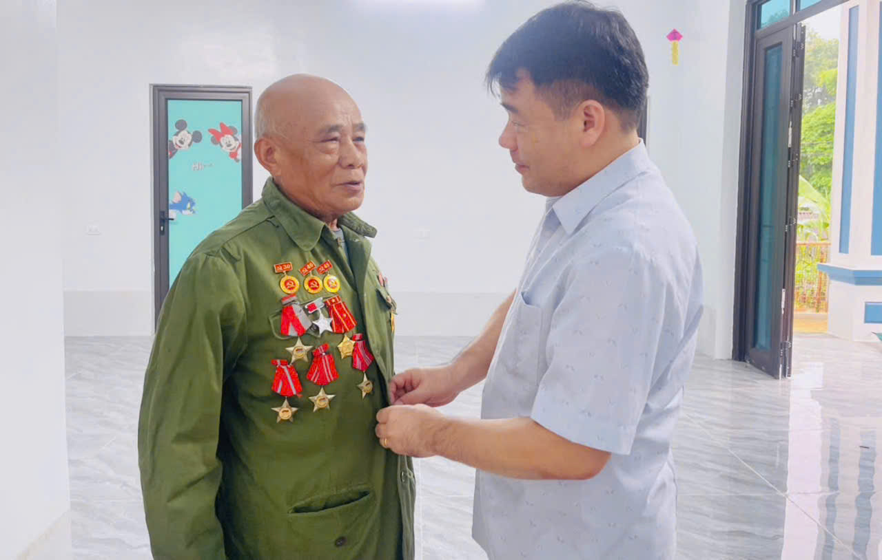LÃNH ĐẠO XÃ YÊN LẬP THĂM HỎI, TẶNG QUÀ CÁC GIA ĐÌNH CHÍNH SÁCH NHÂN KỶ NIỆM 79 NĂM NGÀY THƯƠNG BINH - LIỆT SĨ (27/7/1947 - 27/7/2026)