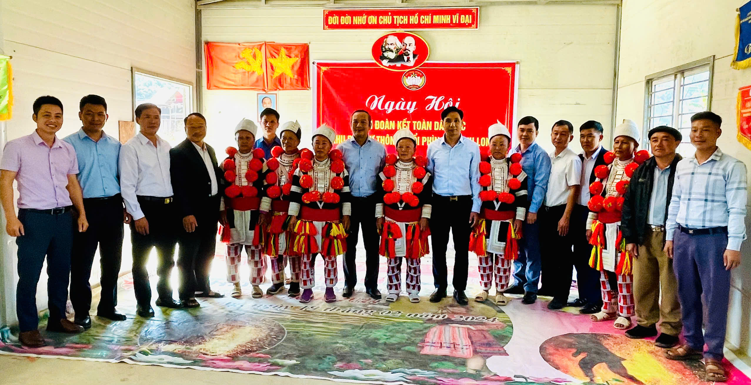 SINH LONG: ĐỒNG CHÍ NGUYỄN MINH HÙNG, TỈNH UỶ VIÊN, CHÁNH ÁN TOÀ ÁN NHÂN DÂN TỈNH DỰ  NGÀY HỘI ĐẠI ĐOÀN KẾT TOÀN DÂN TỘC TẠI THÔN KHUỔI PHÌN