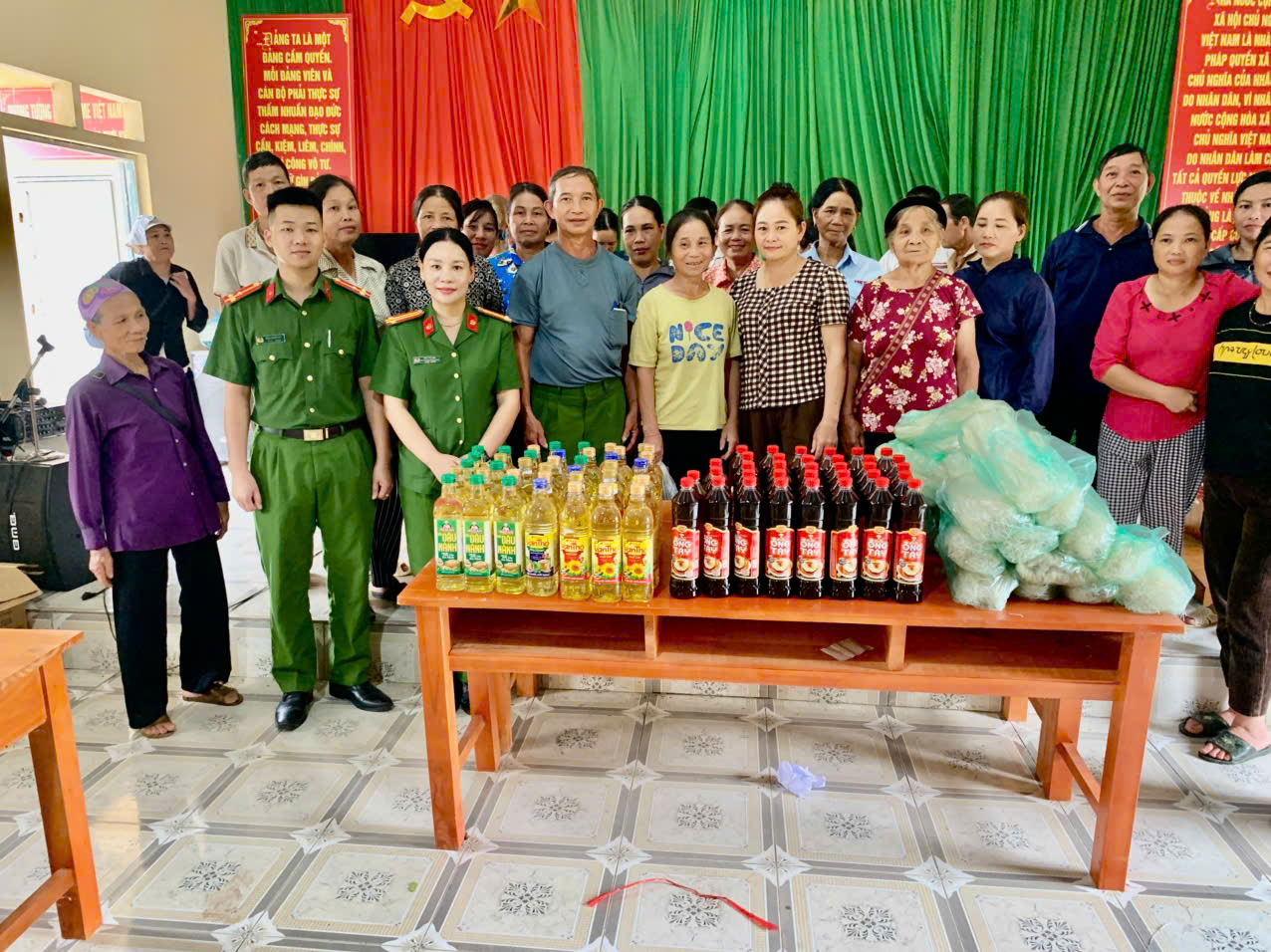 CHUNG TAY SẺ CHIA – LAN TỎA YÊU THƯƠNG SAU LŨ
