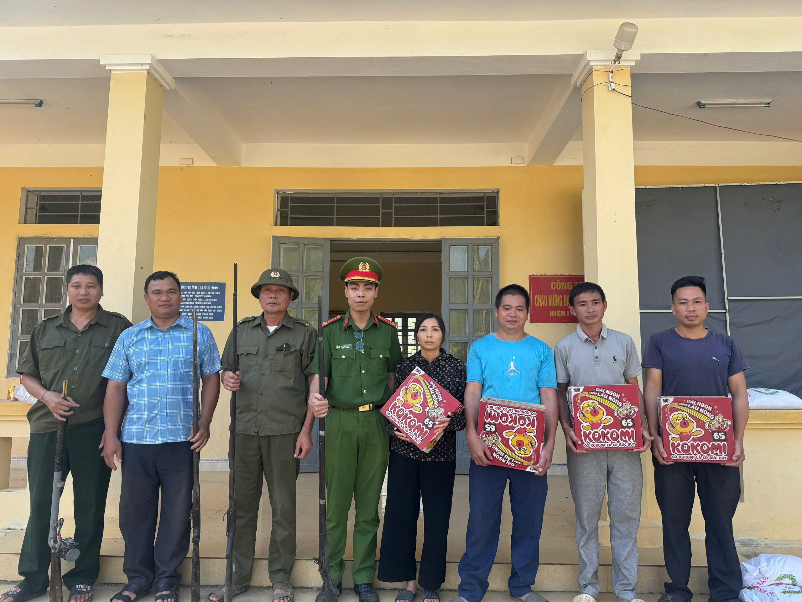 CÔNG AN XÃ THÁI BÌNH ĐẨY MẠNH TUYÊN TRUYỀN, VẬN ĐỘNG NHÂN DÂN THAM GIA CHƯƠNG TRÌNH “ĐỔI SÚNG LẤY QUÀ”