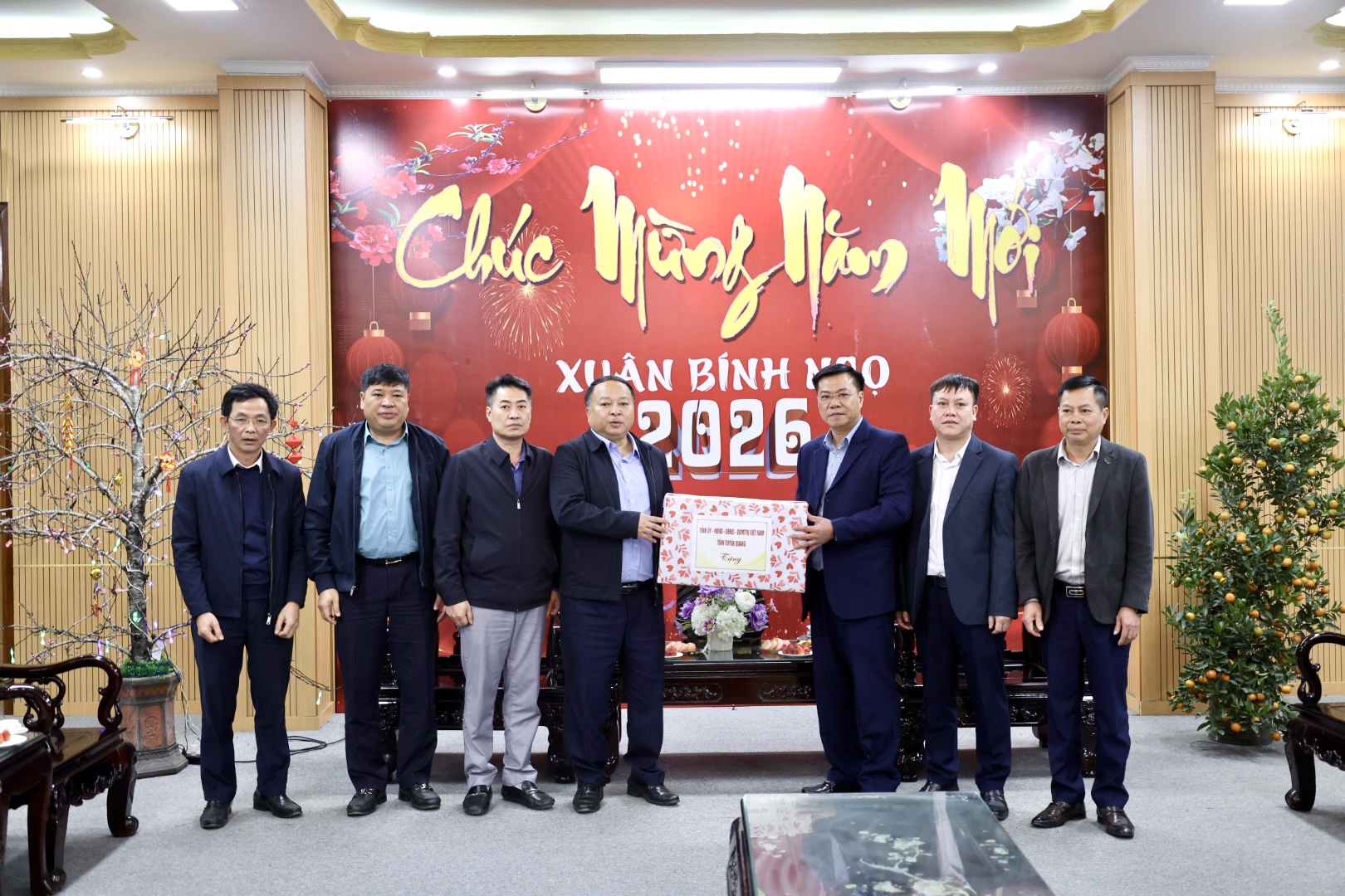 Chủ tịch UBND tỉnh Phan Huy Ngọc chúc Tết xã Đồng Văn