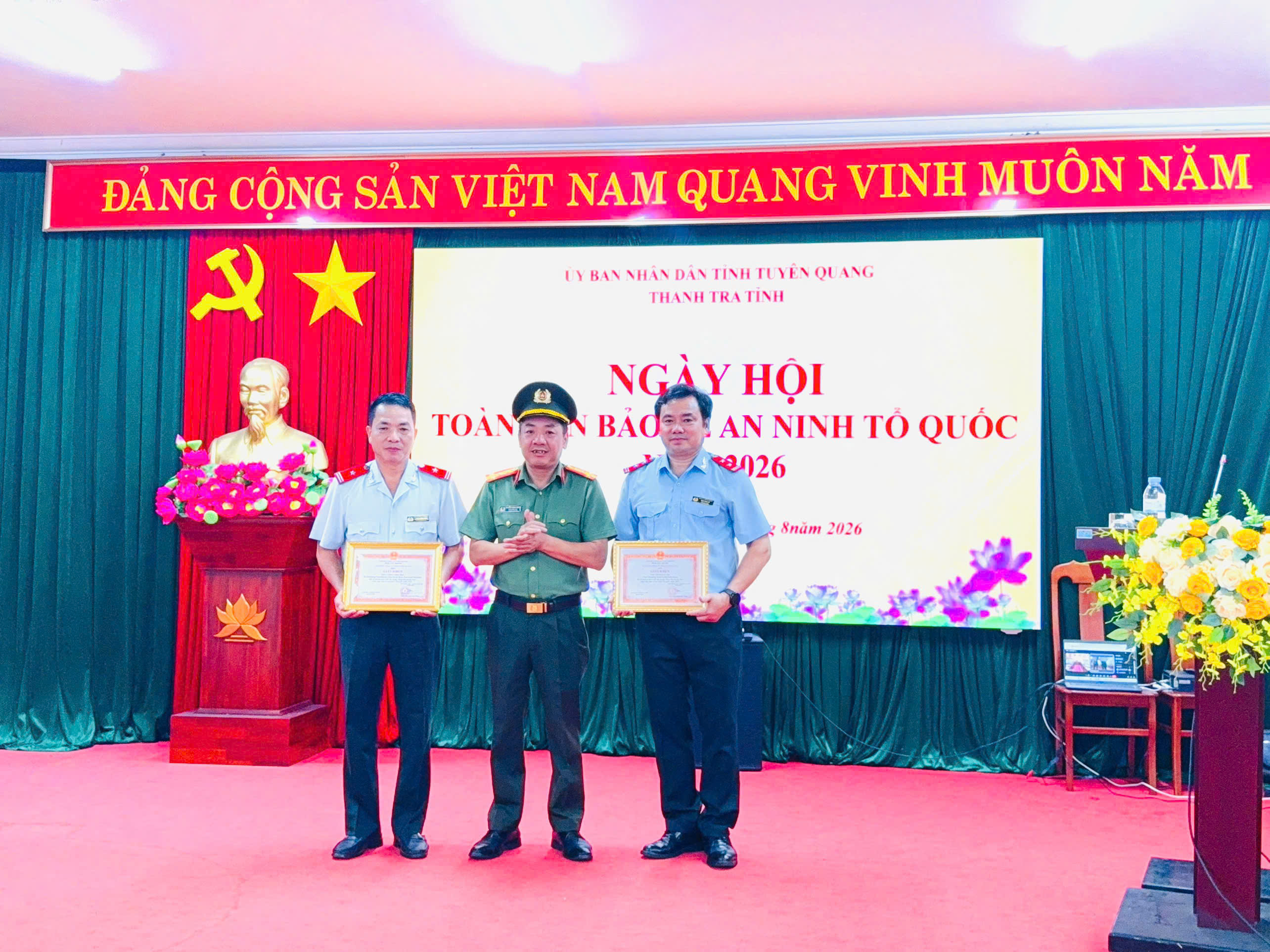 THANH TRA TỈNH TUYÊN QUANG TỔ CHỨC NGÀY HỘI “TOÀN DÂN BẢO VỆ AN NINH TỔ QUỐC” 