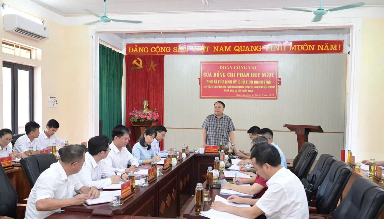Đồng chí CHỦ TỊCH ỦY BAN NHÂN DÂN TỈNH LÀM VIỆC VỚI ĐẢNG UỶ XÃ BẠCH XA