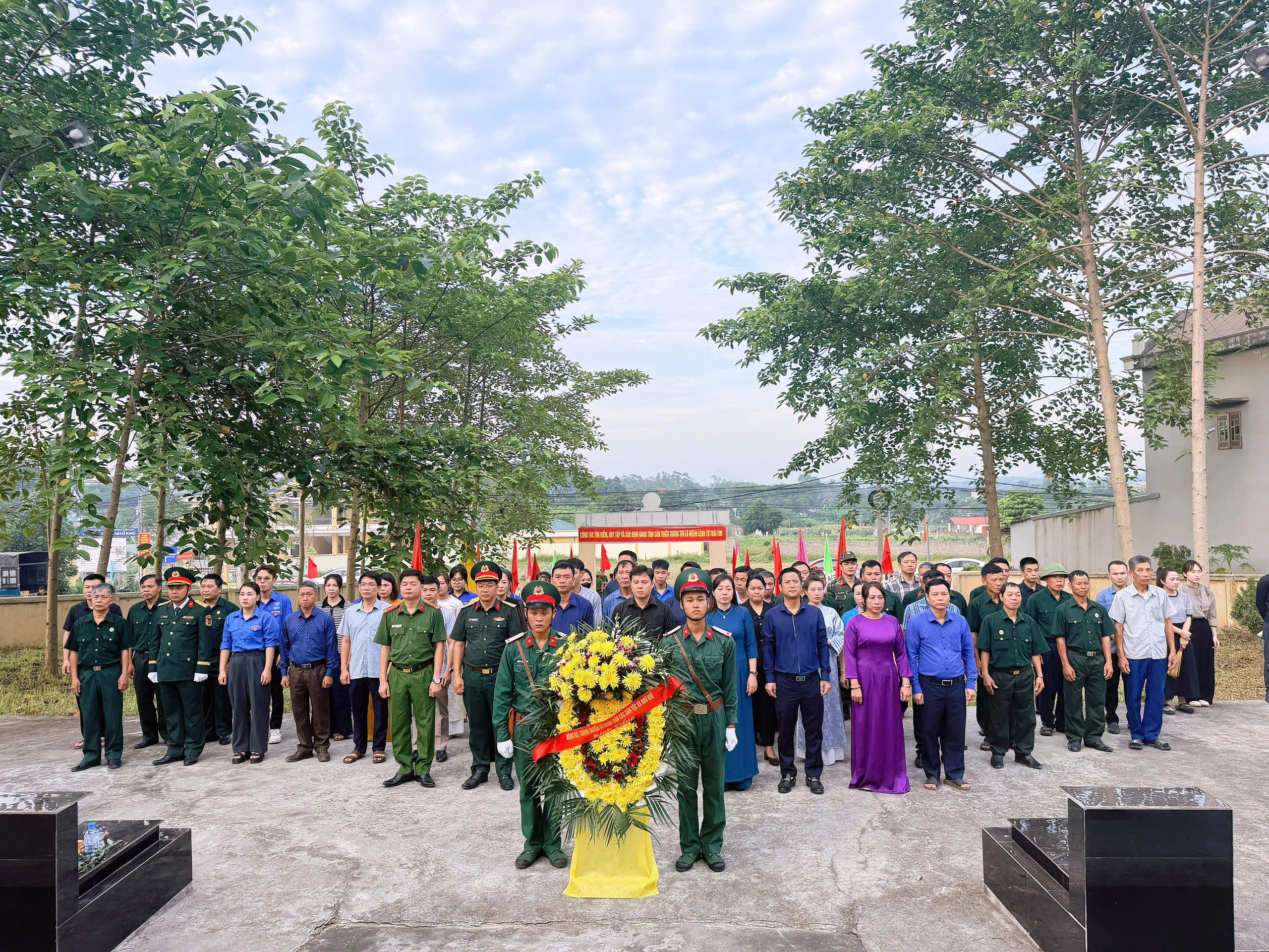 Xã Nhữ Khê thực hiện lấy mẫu hài cốt liệt sĩ chưa xác định được danh tính phục vụ giám định ADN