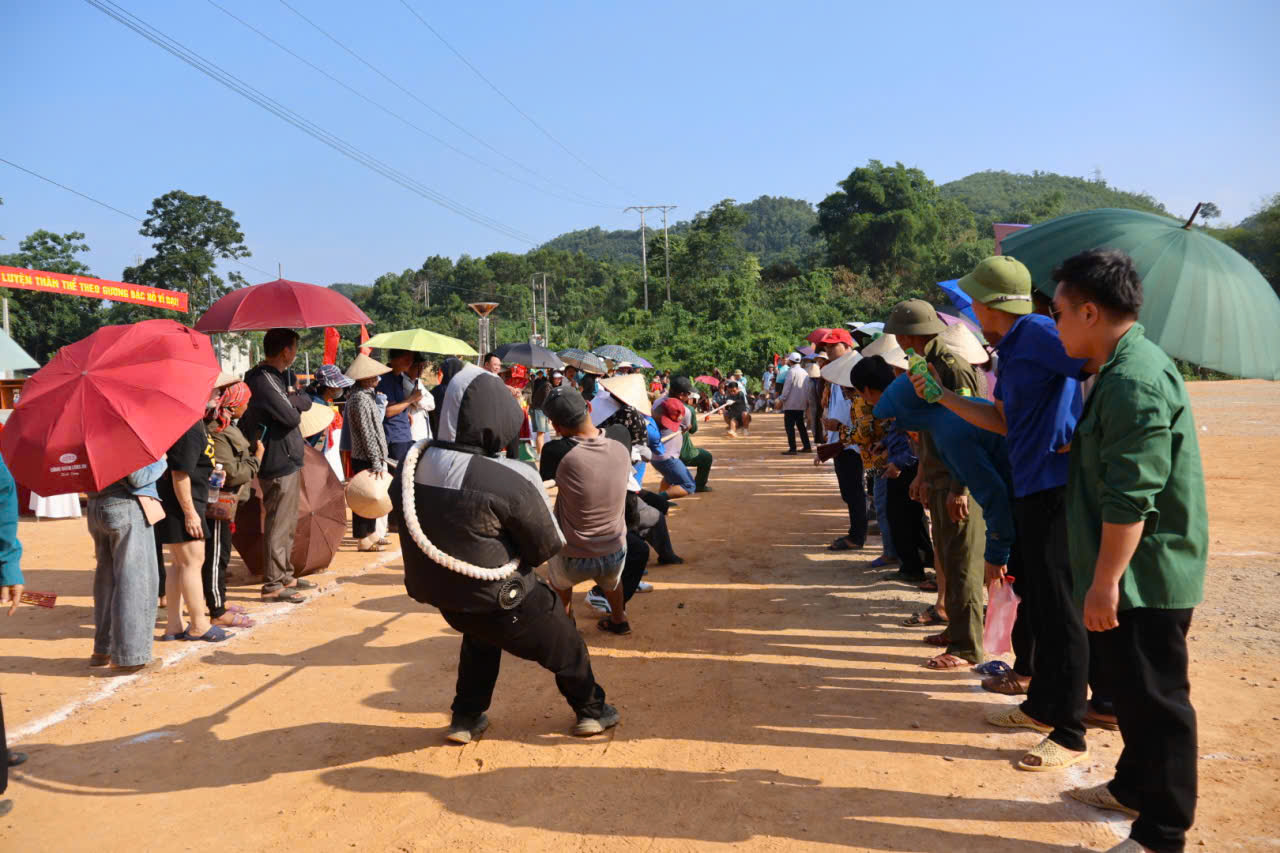 Khai mạc kéo co.jpg
