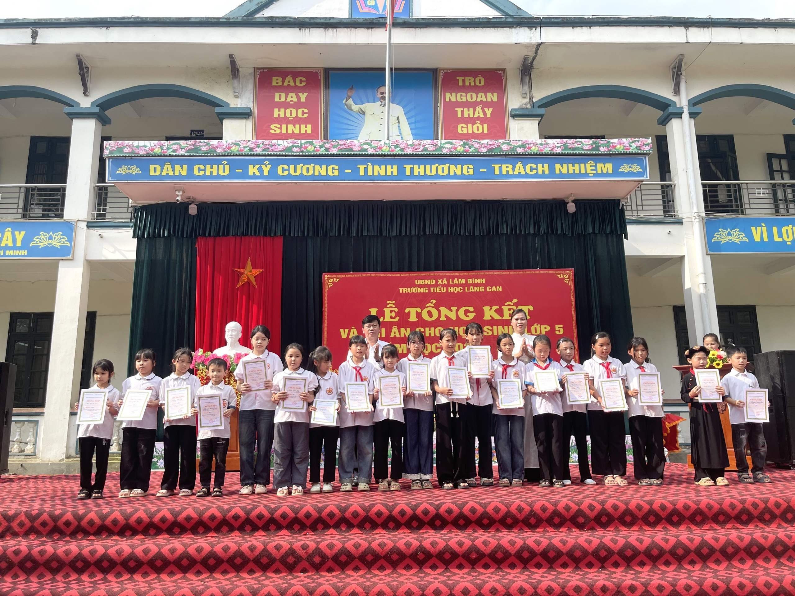 Trường Tiểu học Lăng Can tổ chức Lễ tổng kết và tri ân học sinh lớp 5 năm học 2025 – 2026 