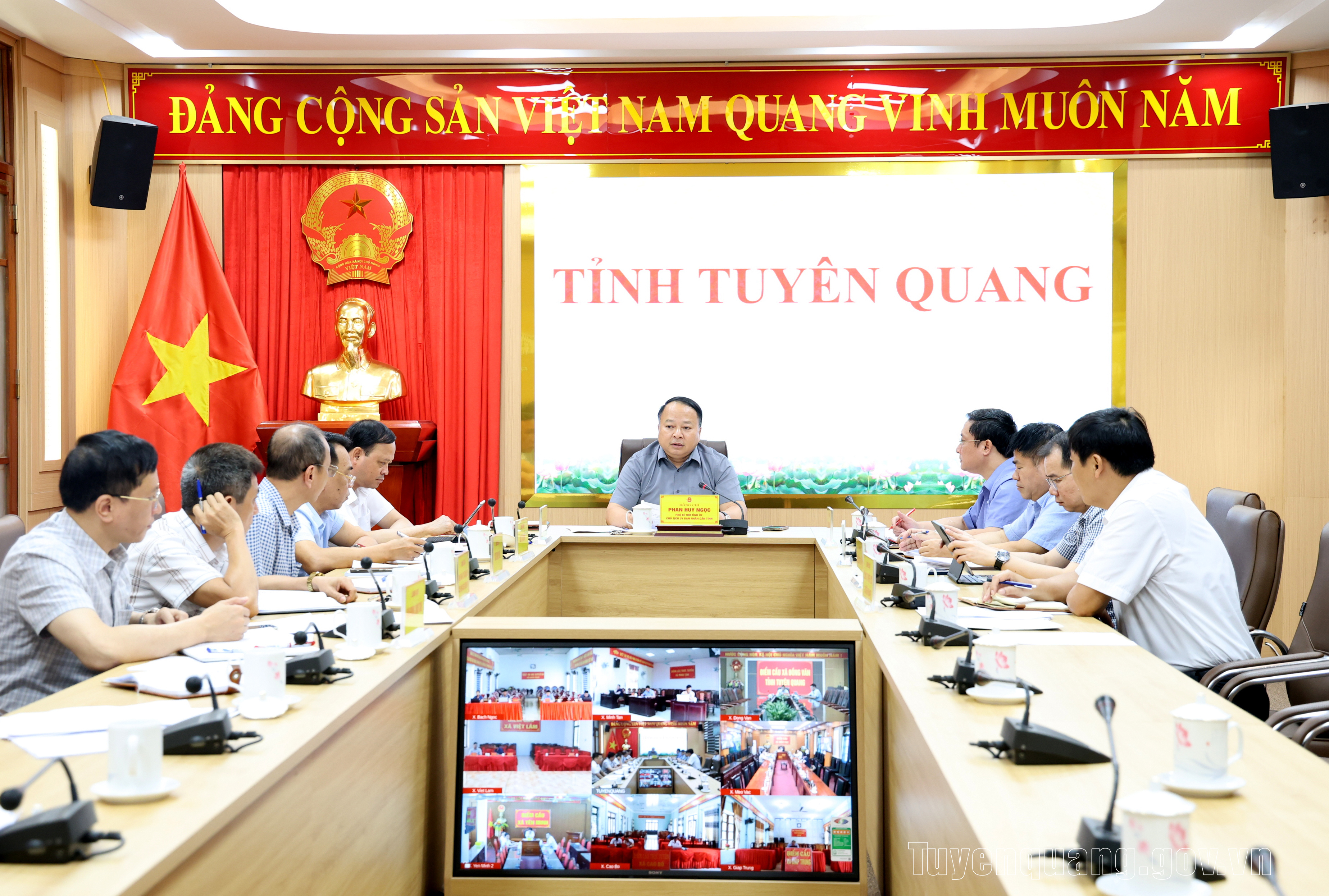 Phấn đấu đến hết quý II/2027 hoàn thành cấp điện cho các thôn chưa có điện lưới Quốc gia