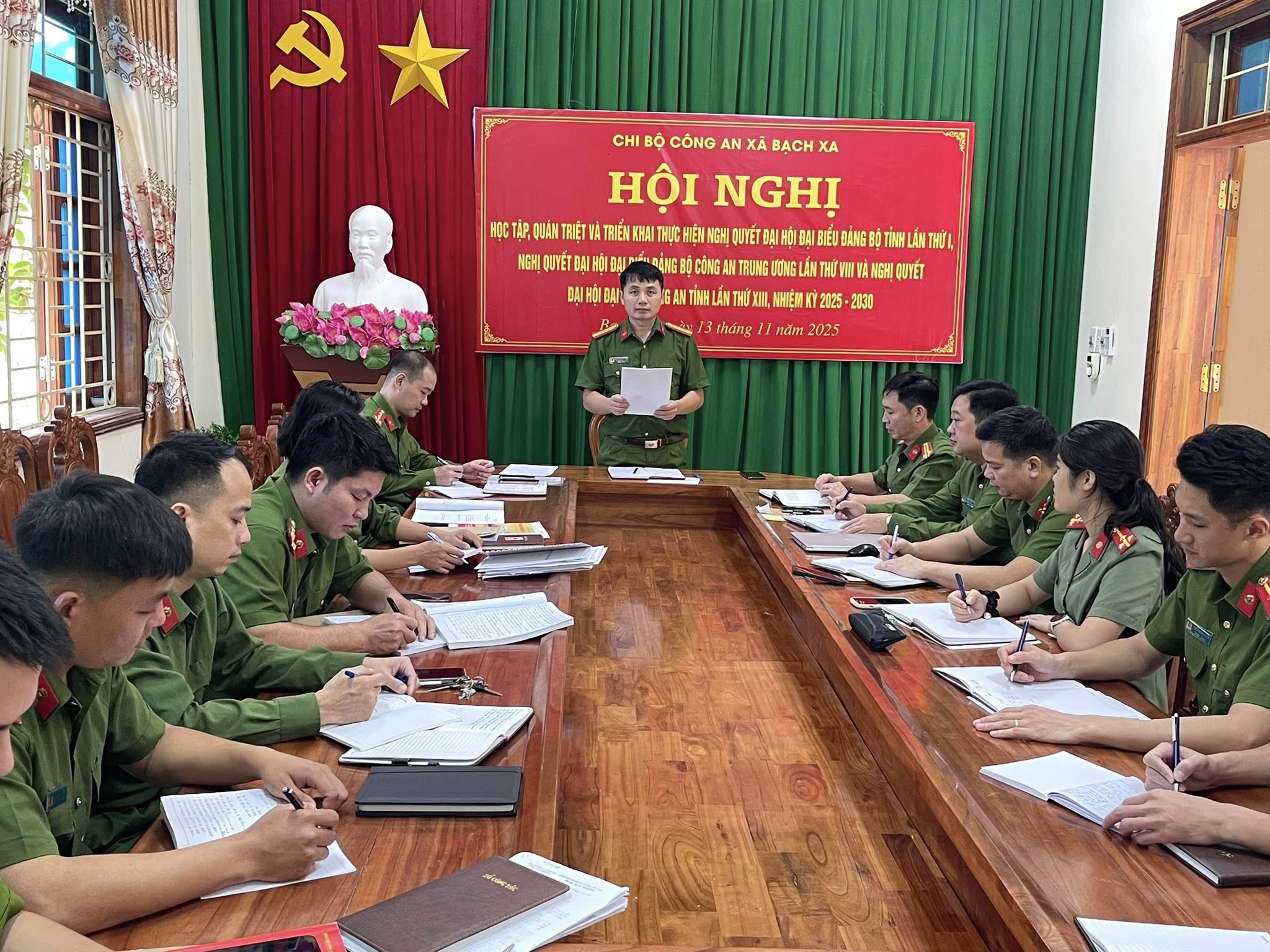 ĐẨY MẠNH HỌC TẬP VÀ QUÁN TRIỆT NGHỊ QUYẾT ĐẠI HỘI ĐẢNG TẠI CHI BỘ CÔNG AN XÃ BẠCH XA
