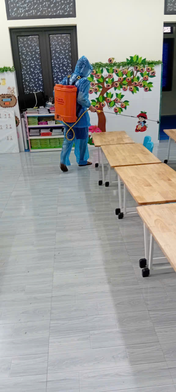 Phun kh khuẩn2.jpg