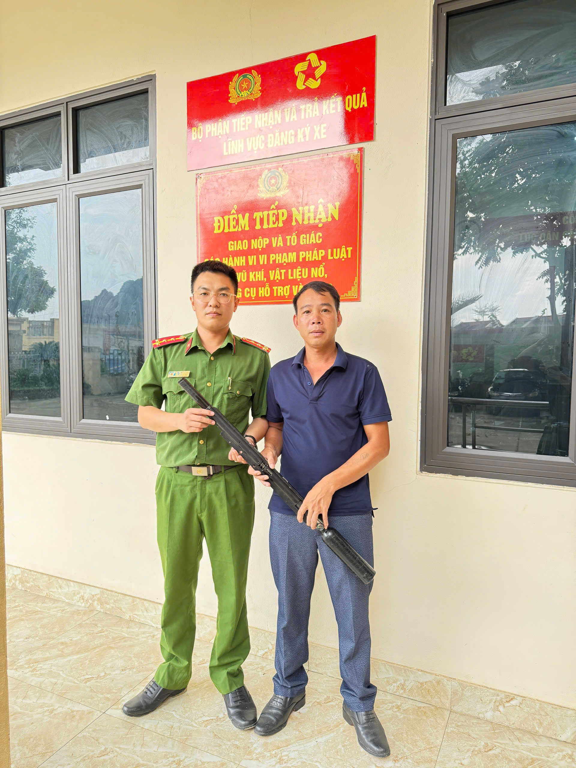 CÔNG AN XÃ TÂN TRÀO TĂNG CƯỜNG TUYÊN TRUYỀN VẬN ĐỘNG NHÂN DÂN GIAO NỘP VŨ KHÍ, VẬT LIỆU NỔ, CÔNG CỤ HỖ TRỢ