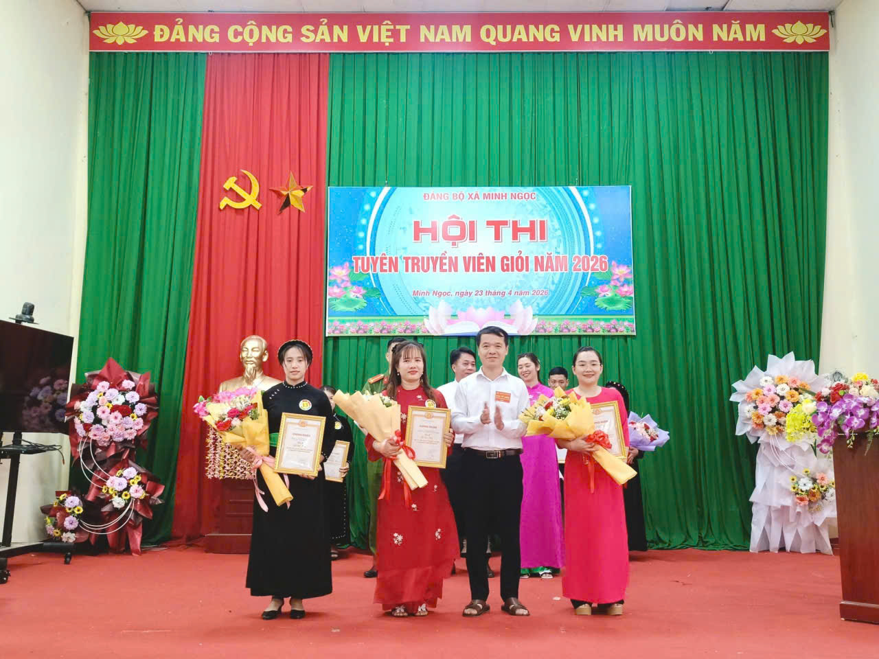 trao giải 1.jpg